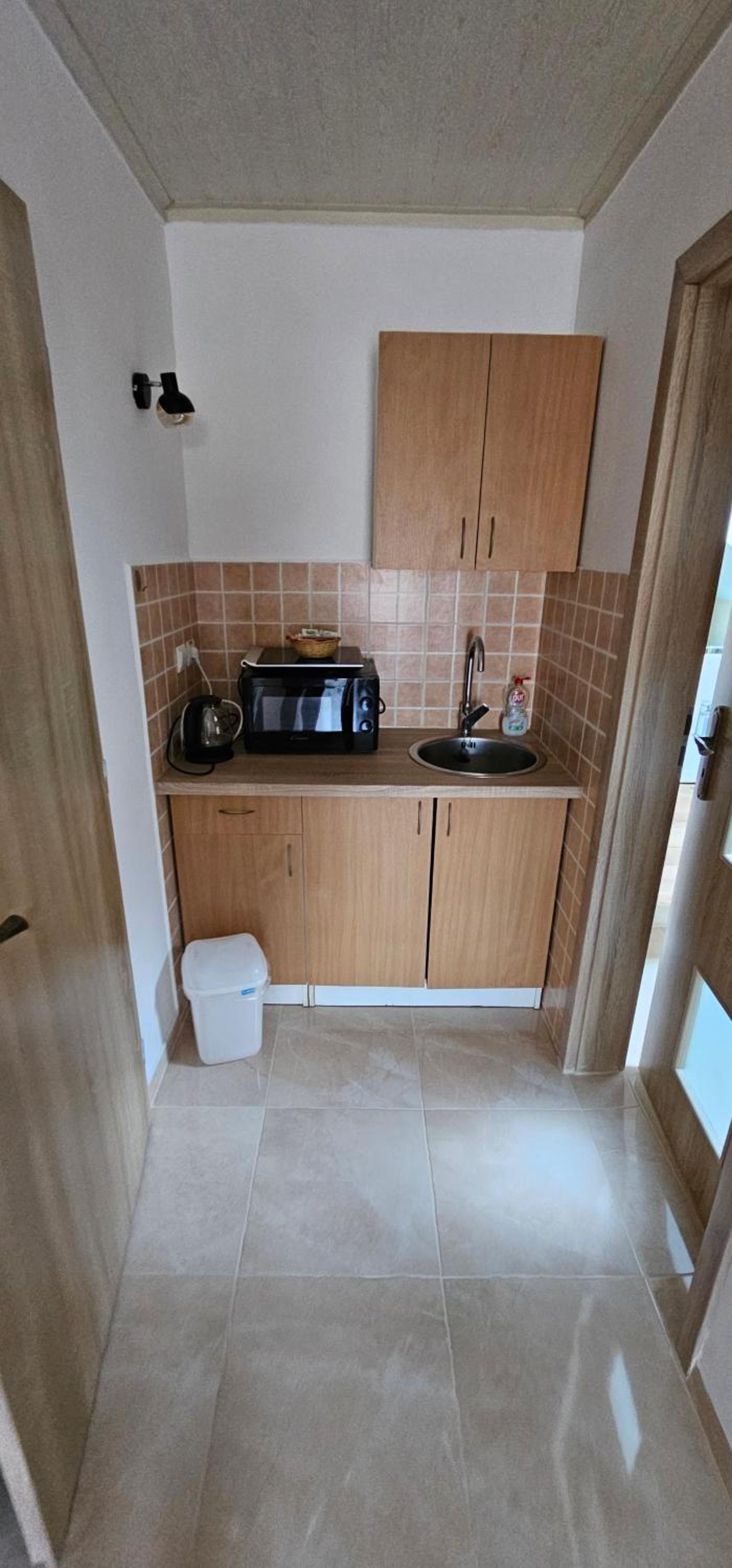 Large Double Room - Photo 13