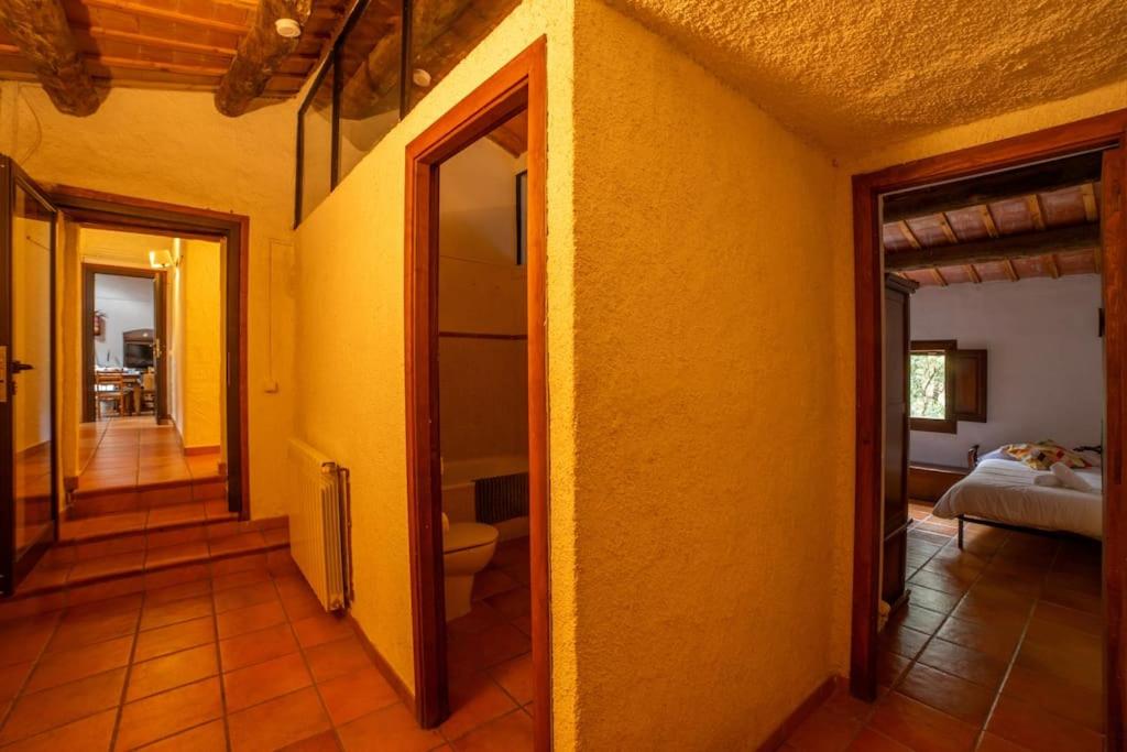 Six-Bedroom House photo 2