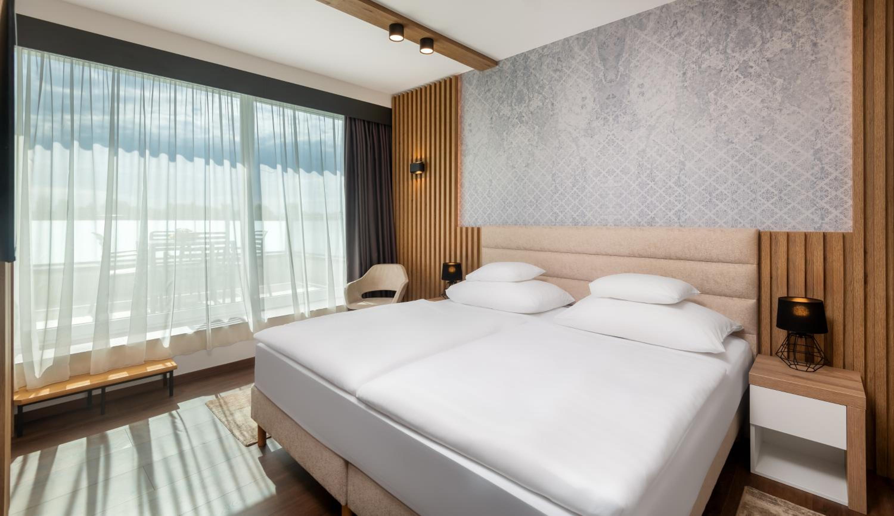 Suite with Spa Bath - Photo 2