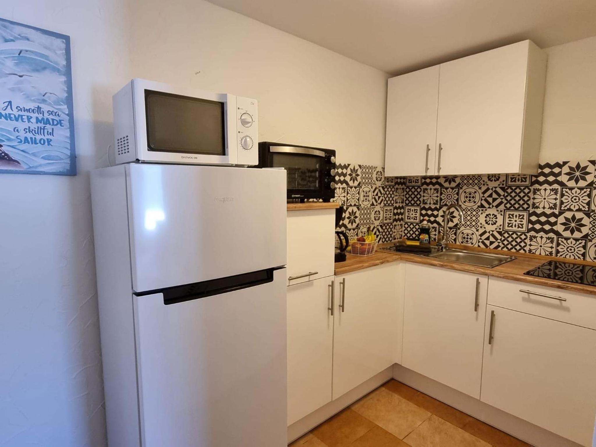 One-Bedroom Apartment with Shower photo 2