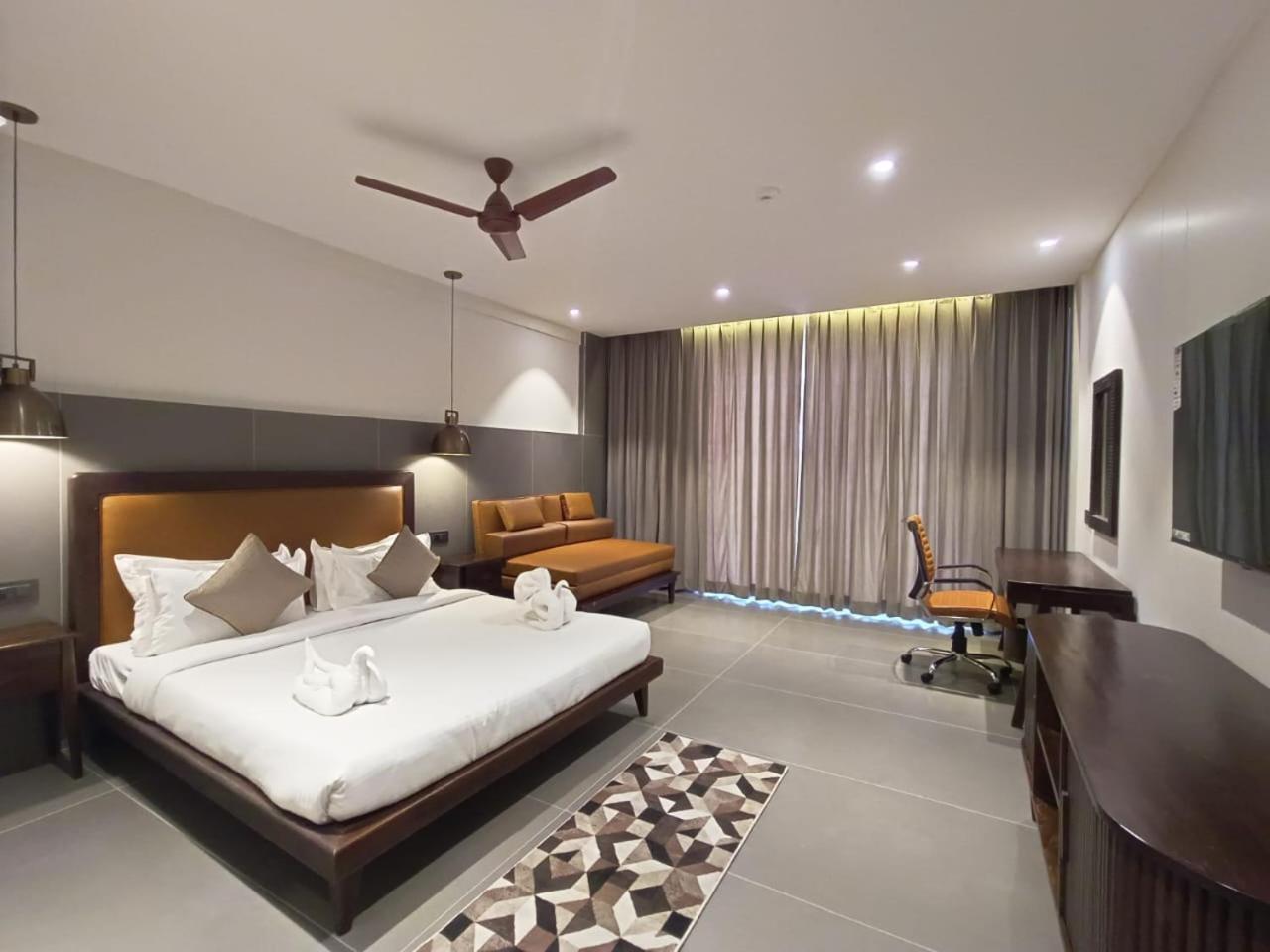 Double Room With Balcony (2 Adults + 1 Child) photo 3