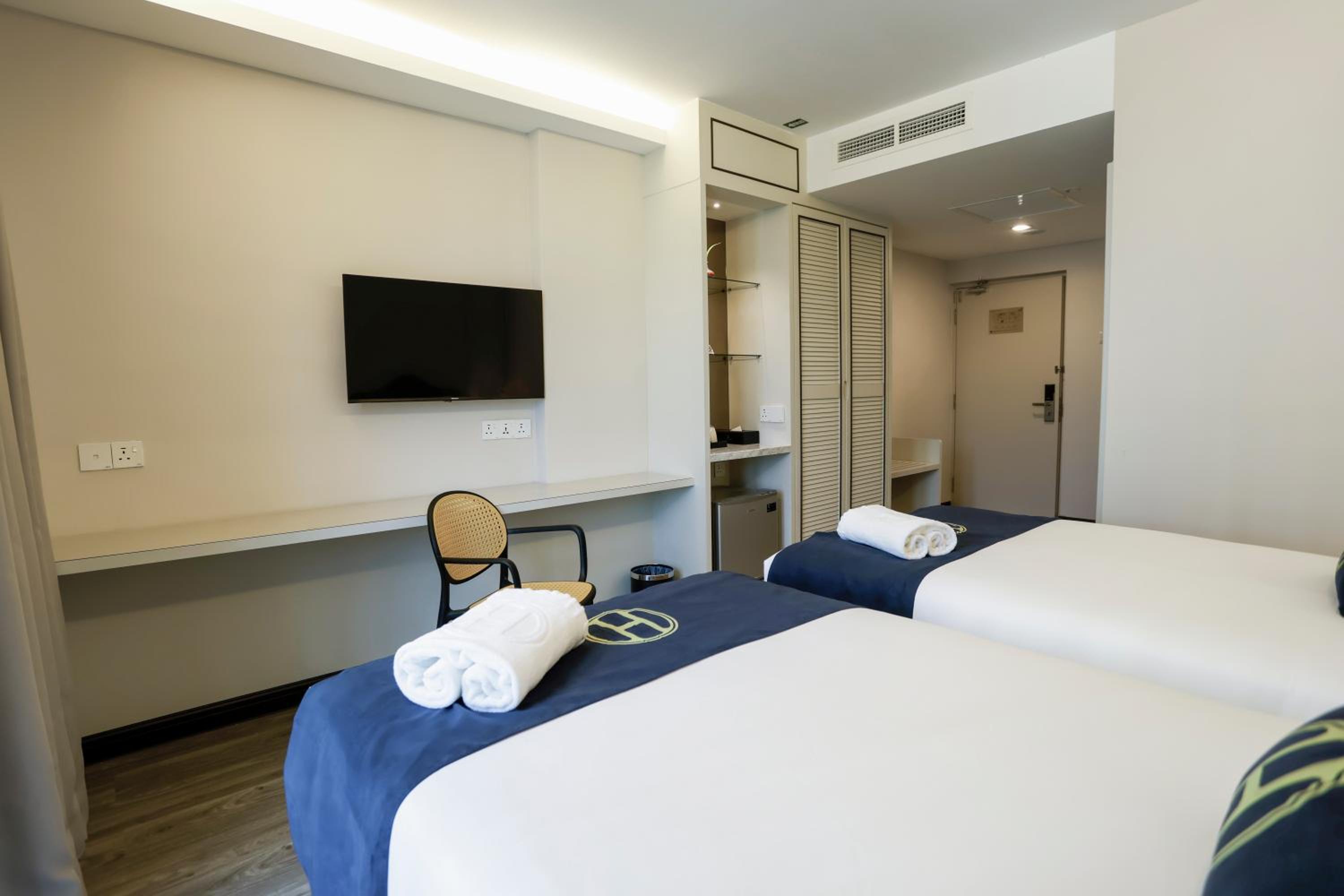 Twin Room - Photo 3