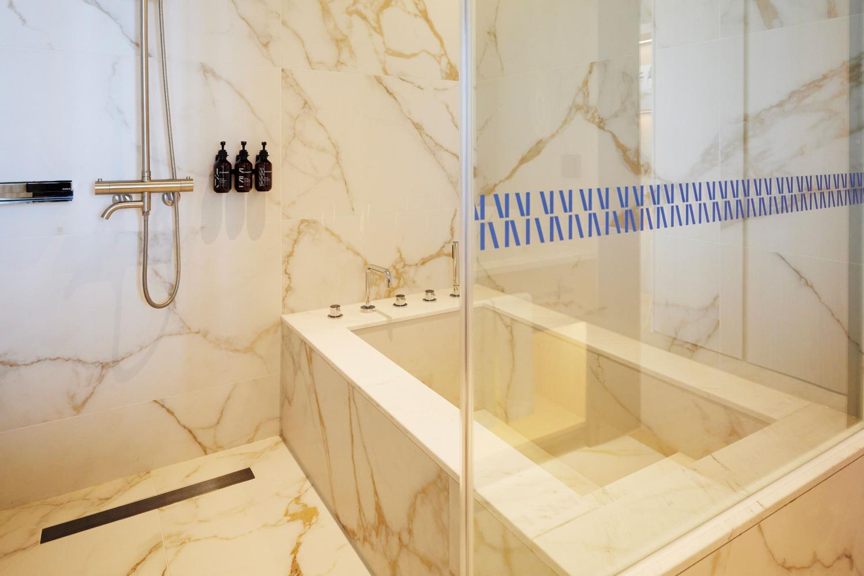 Homm Suite Ocean + Lake View - Two King Breakfast & Swimming