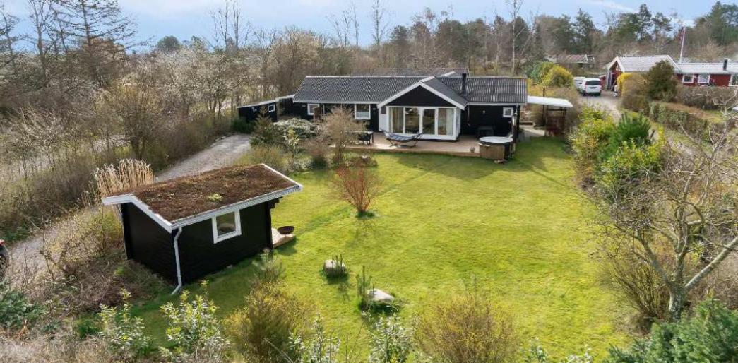 Four-Bedroom Vacation Home photo 2