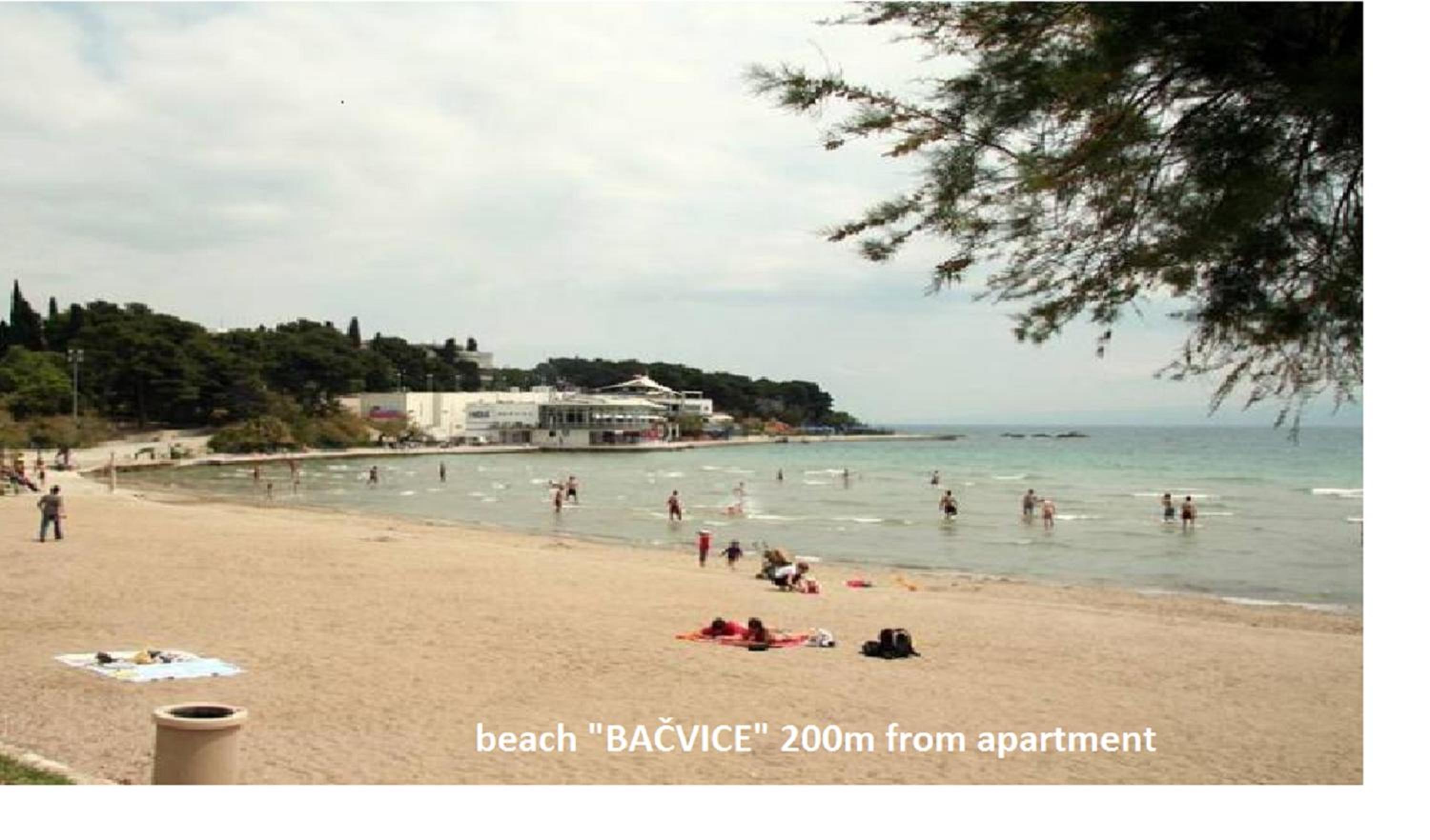 One-Bedroom Apartment with Balcony and Sea View - Photo 12