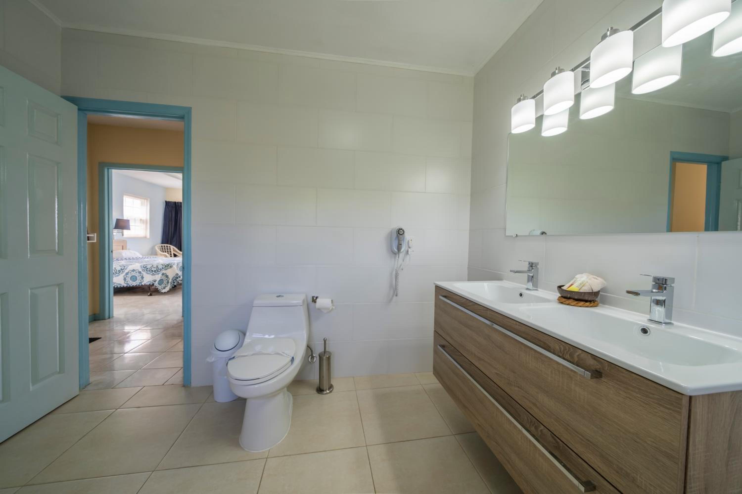 Deluxe One-Bedroom Apartment With Ocean View photo 2