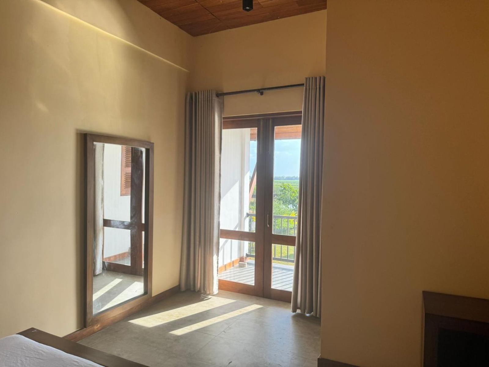 Queen Room with Balcony photo 3