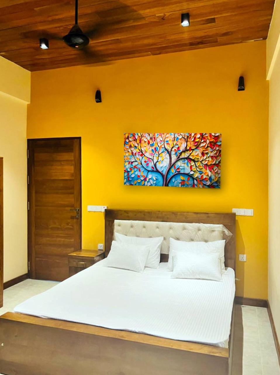 Queen Room with Balcony photo 1
