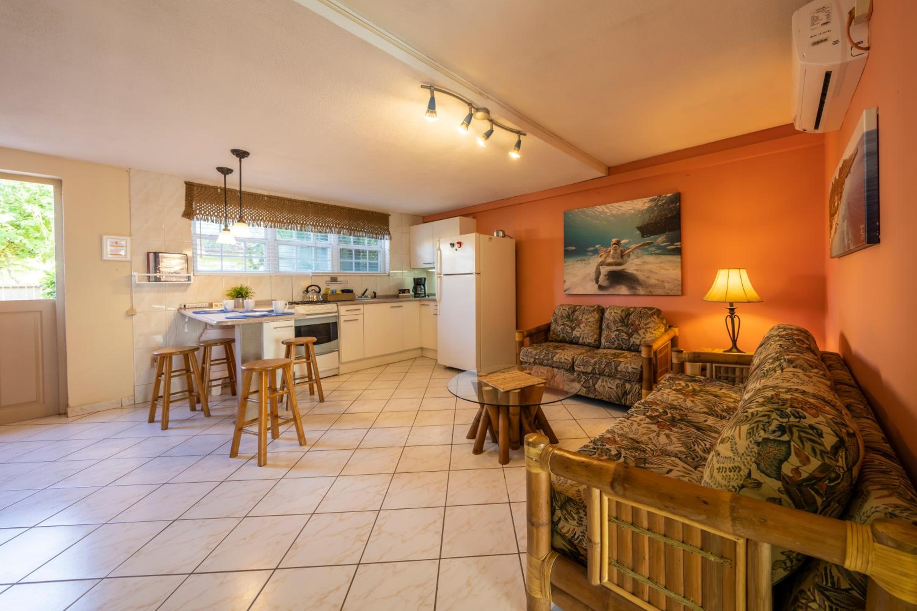Deluxe One-Bedroom Apartment With Ocean View photo 3