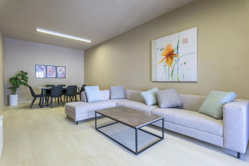Three-Bedroom Apartment photo 1