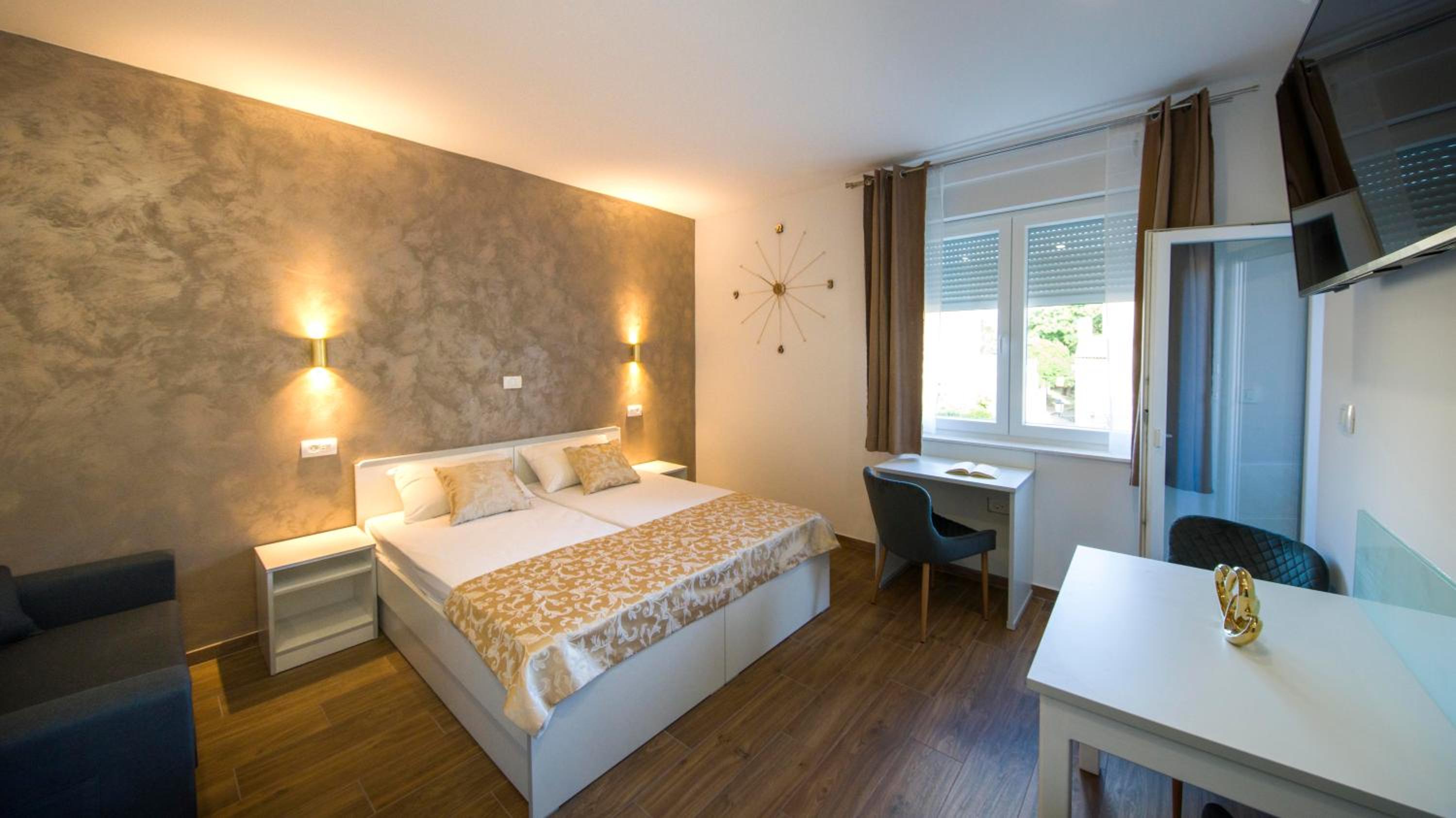 Studio Apartment with Balcony