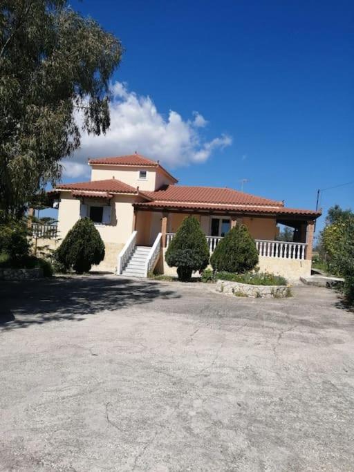 Three-Bedroom House photo 2
