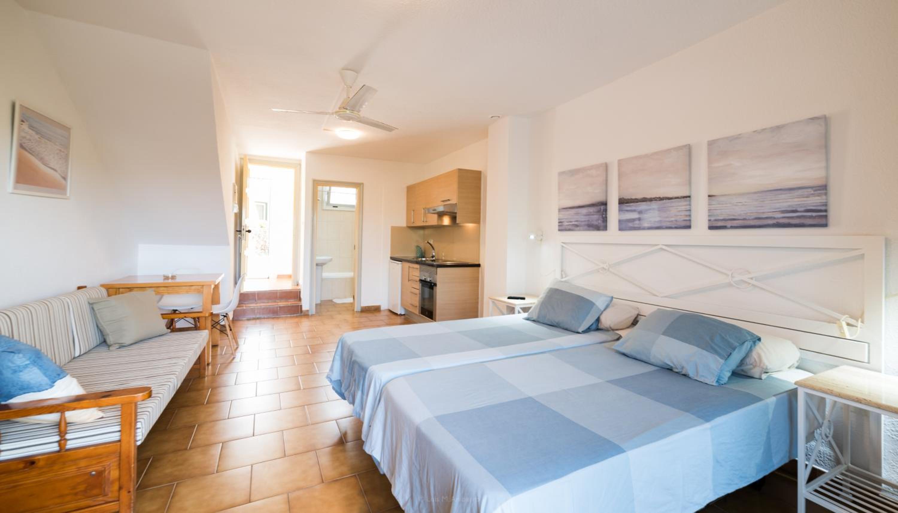 Studio Apartment with Sea View photo 2