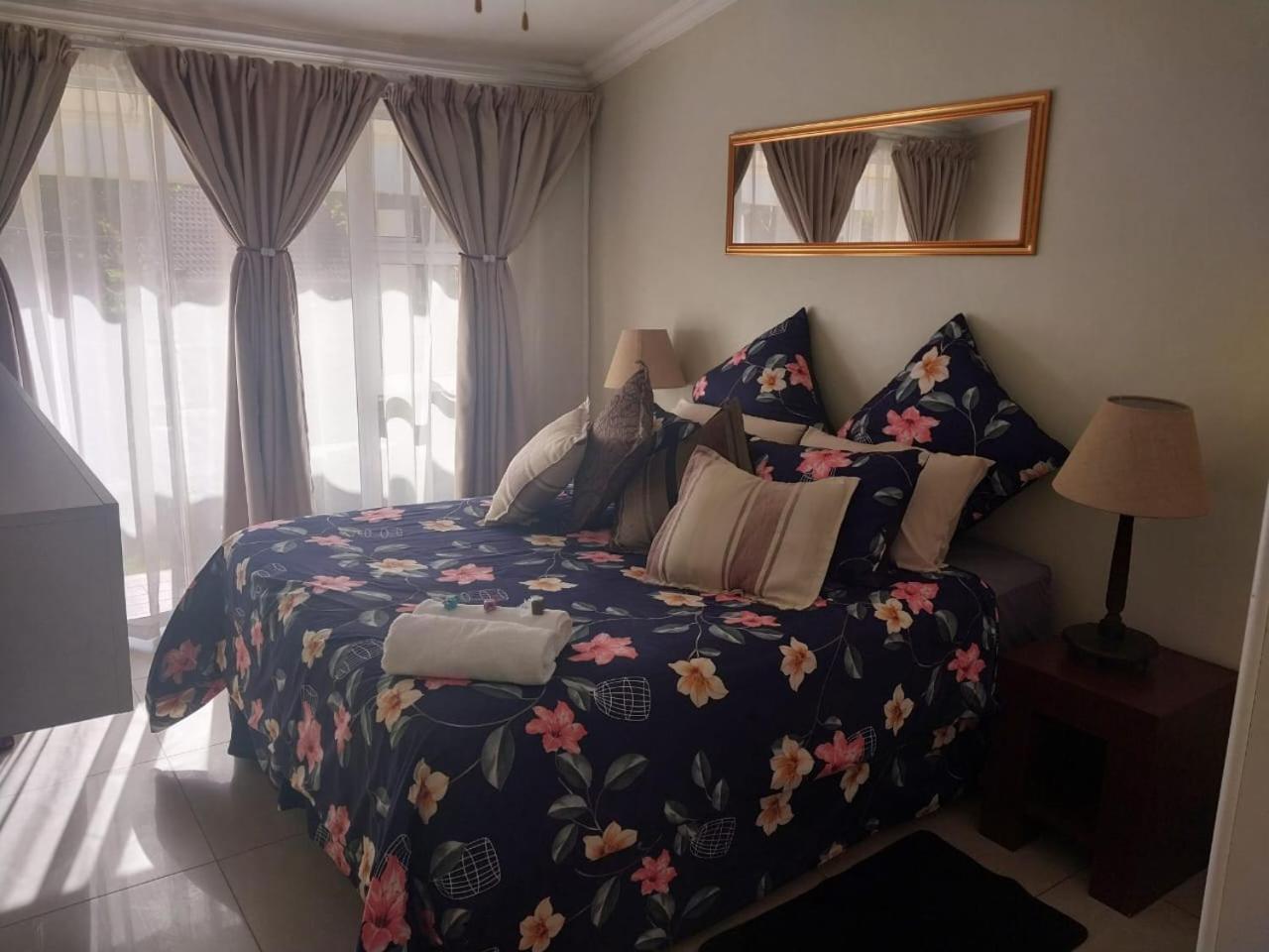 Standard Double Room with Shared Bathroom photo 1