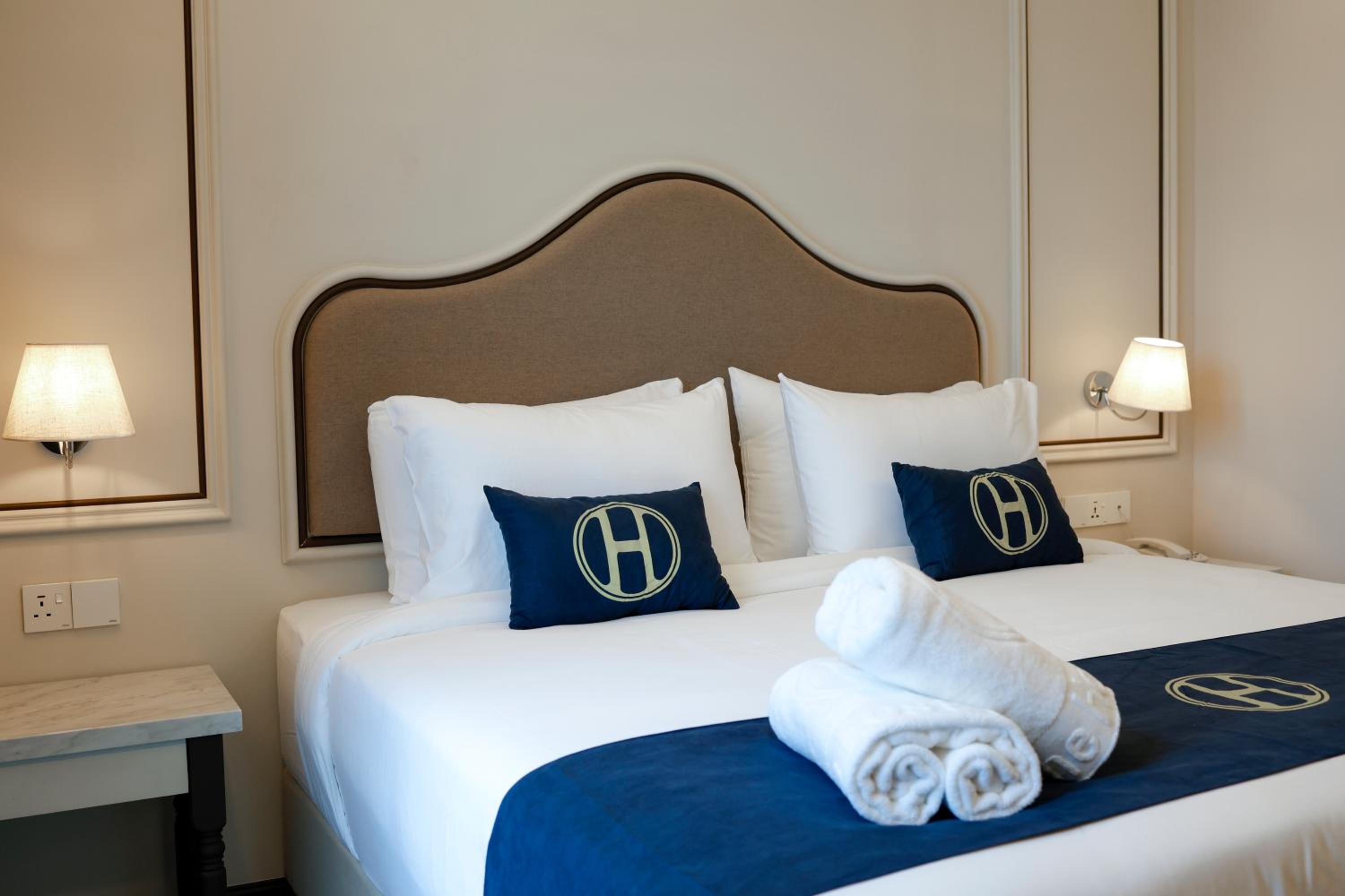 Deluxe King Room - Photo 2