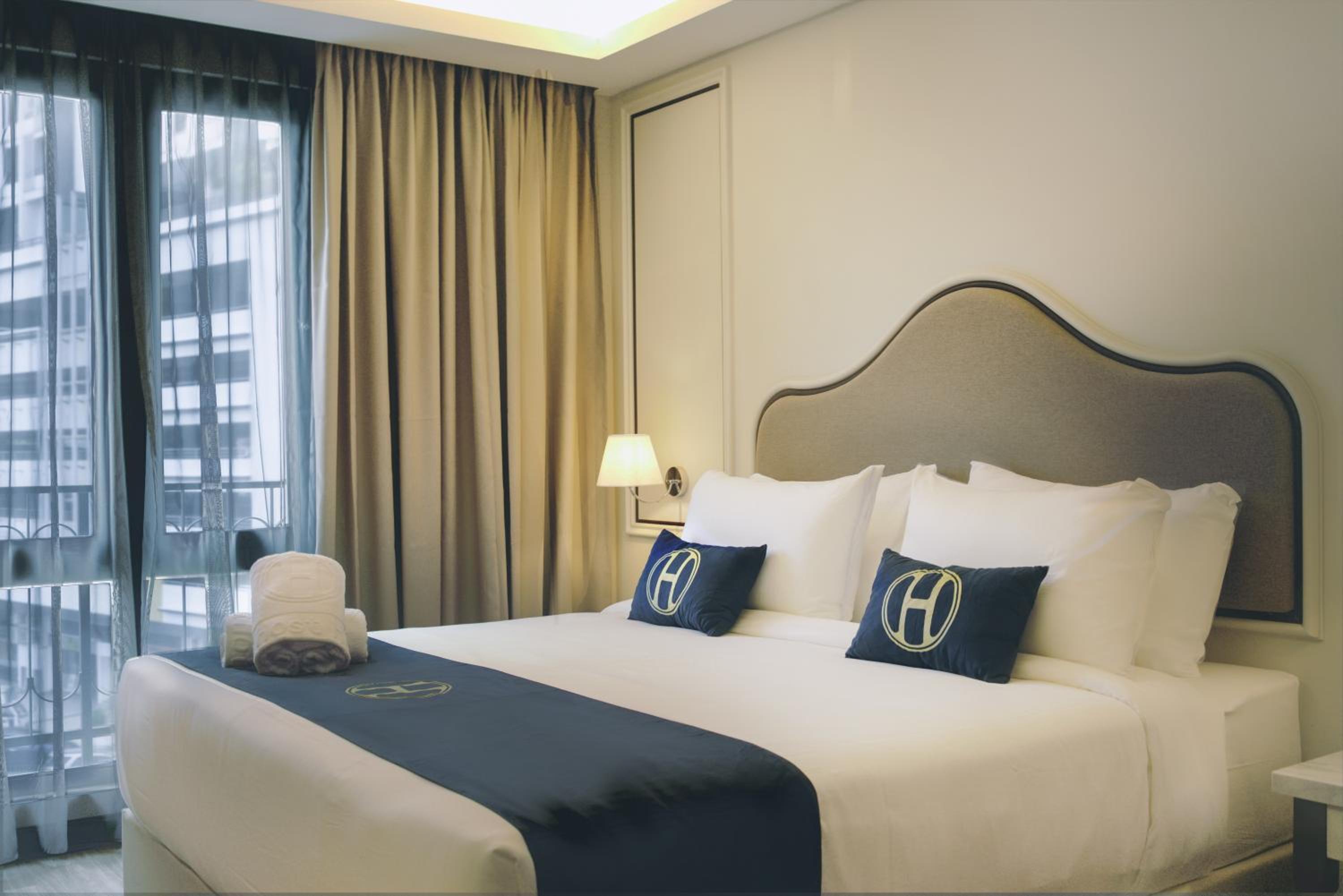 Deluxe King Room - Photo 1