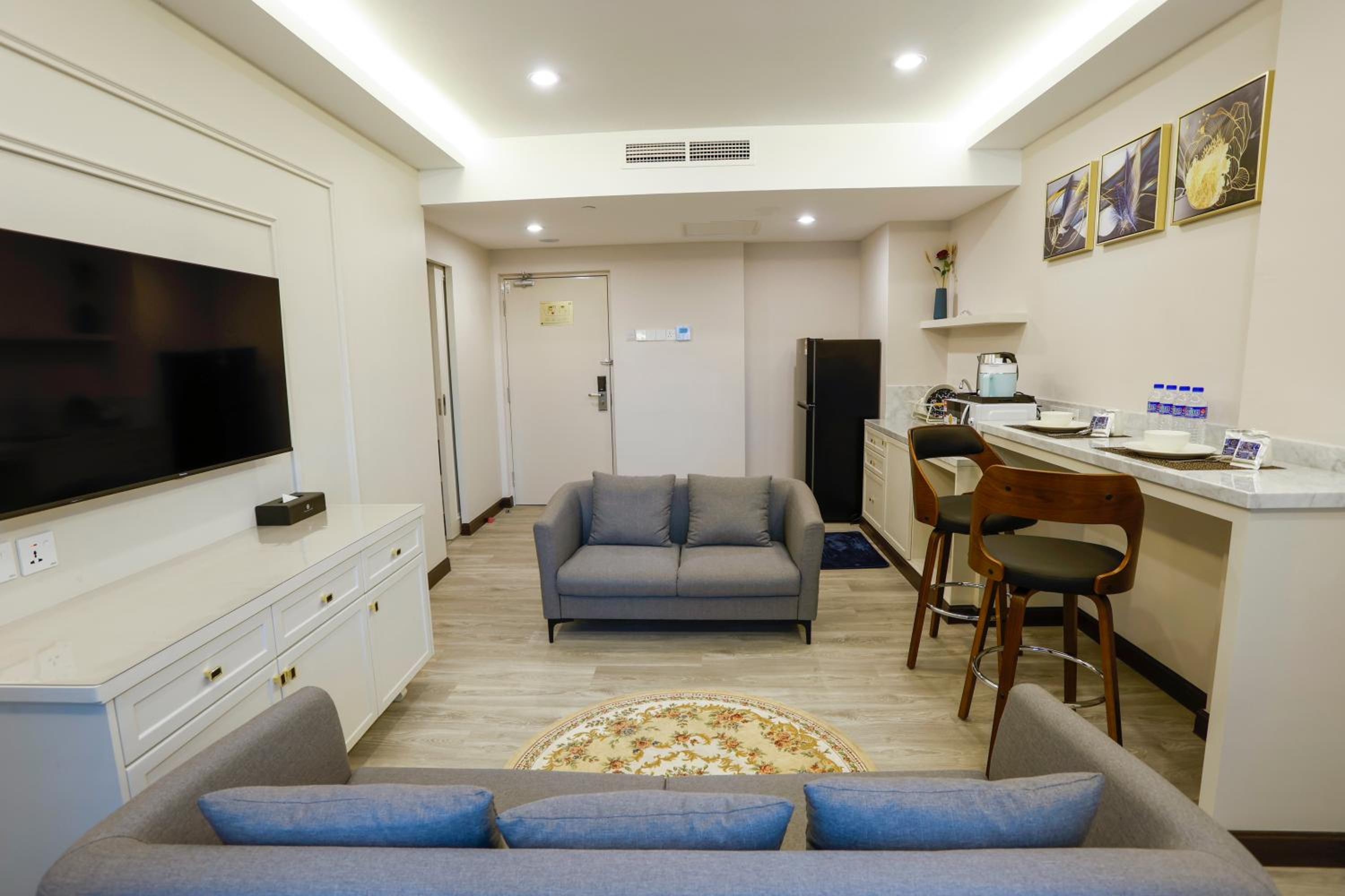 Suite Apartment - Photo 4