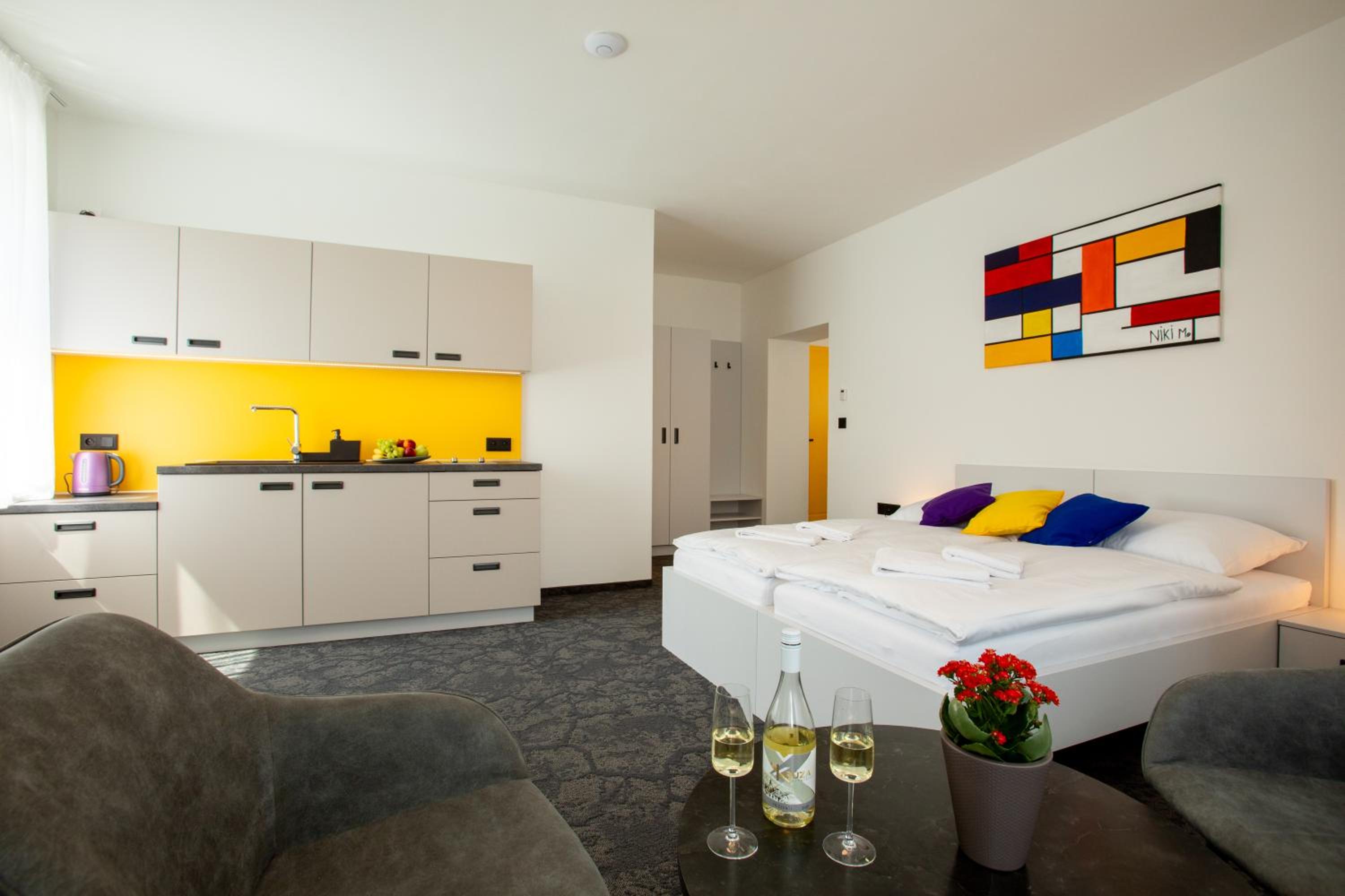 Studio Apartment photo 1