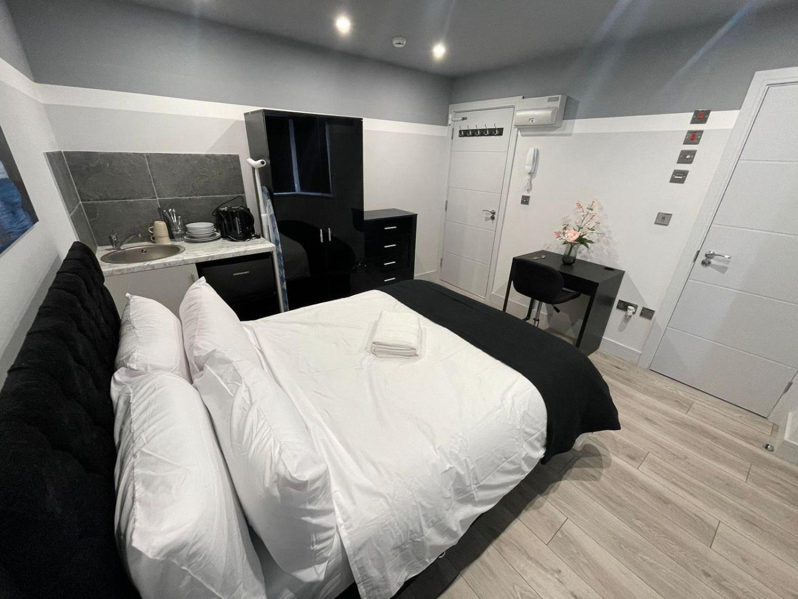 Double Room With Private Bathroom photo 2
