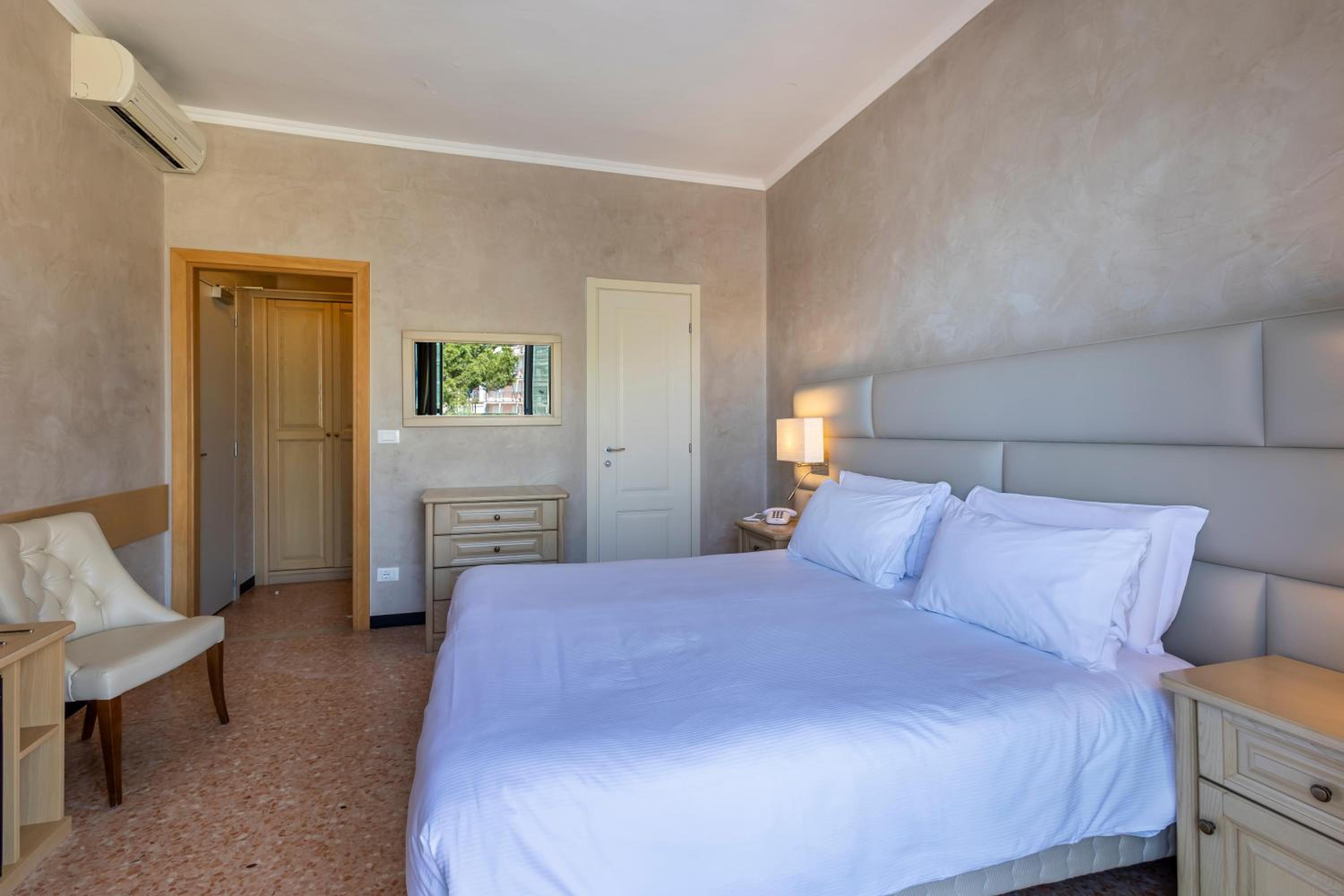 Double Room with Sea View - Photo 2