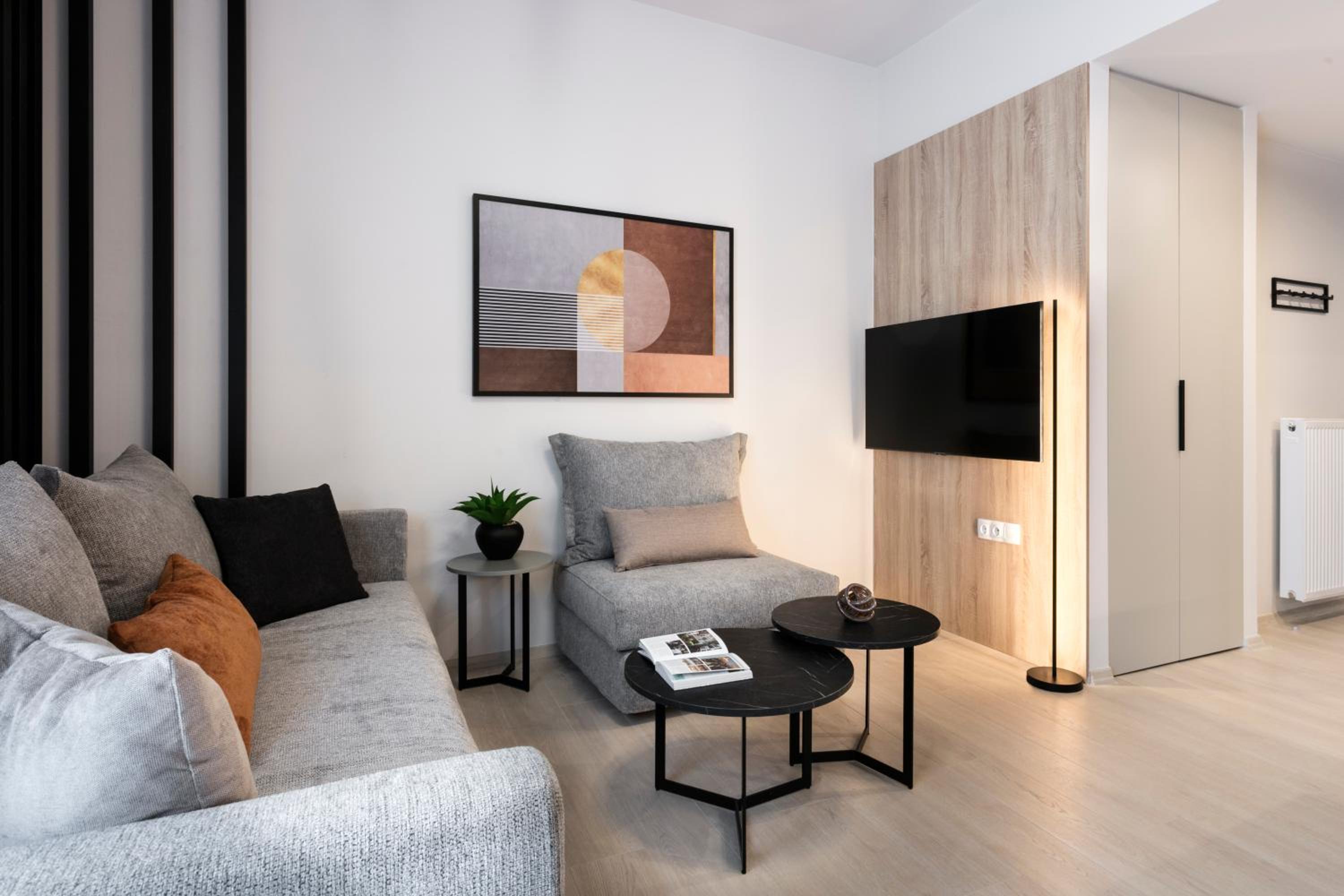 Two-Bedroom Apartment with Balcony photo 3
