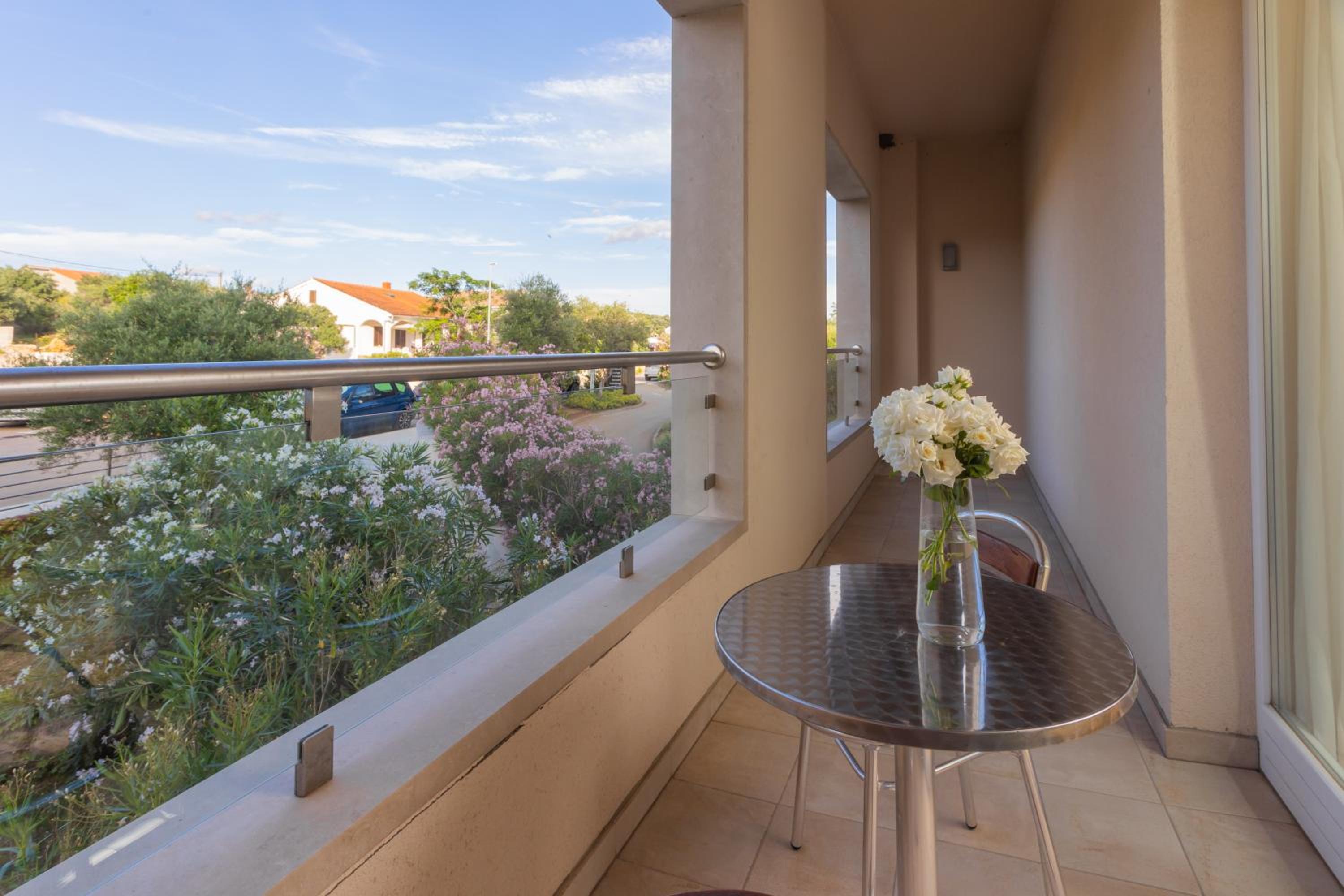 Comfort Family Room with Balcony - Photo 4