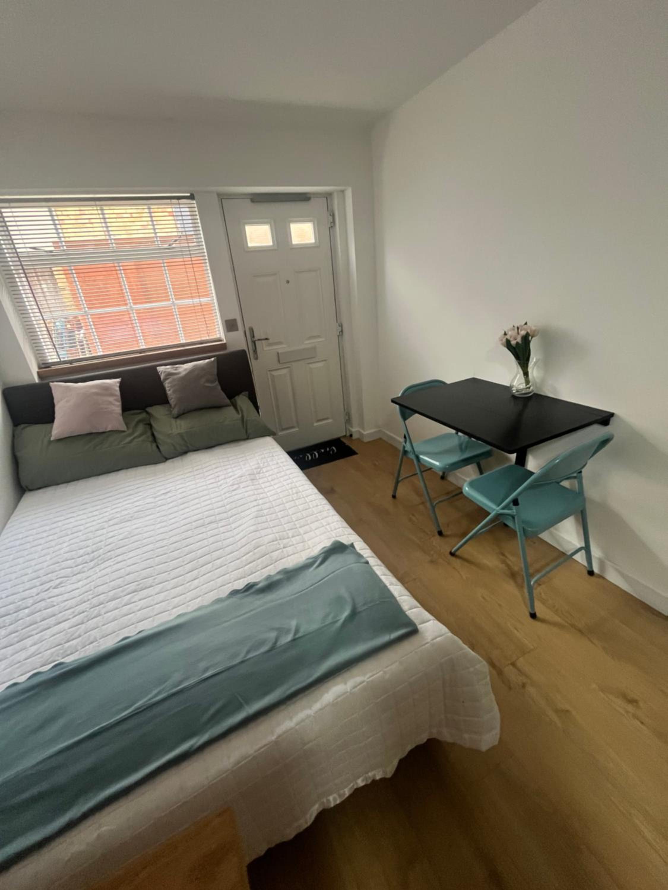 One-Bedroom Apartment photo 2