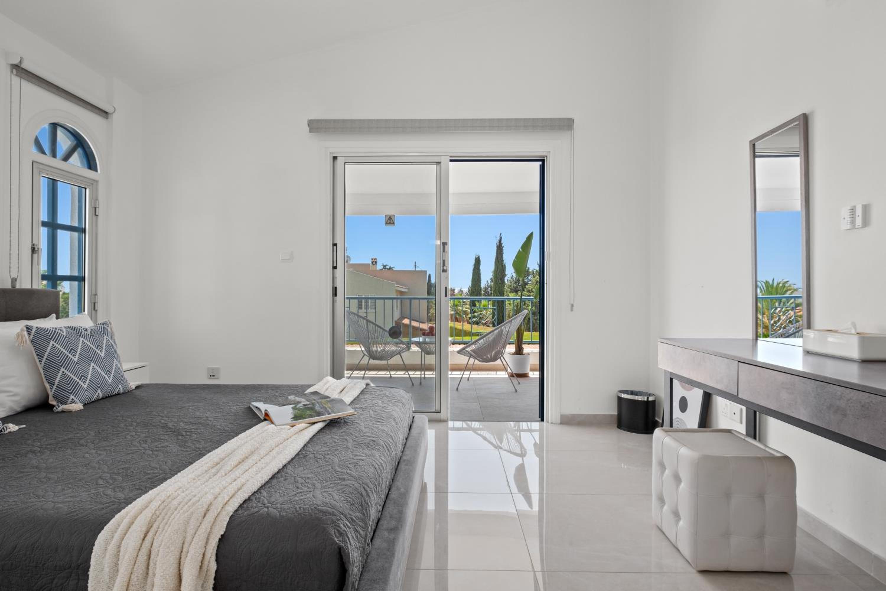 Villa photo 2