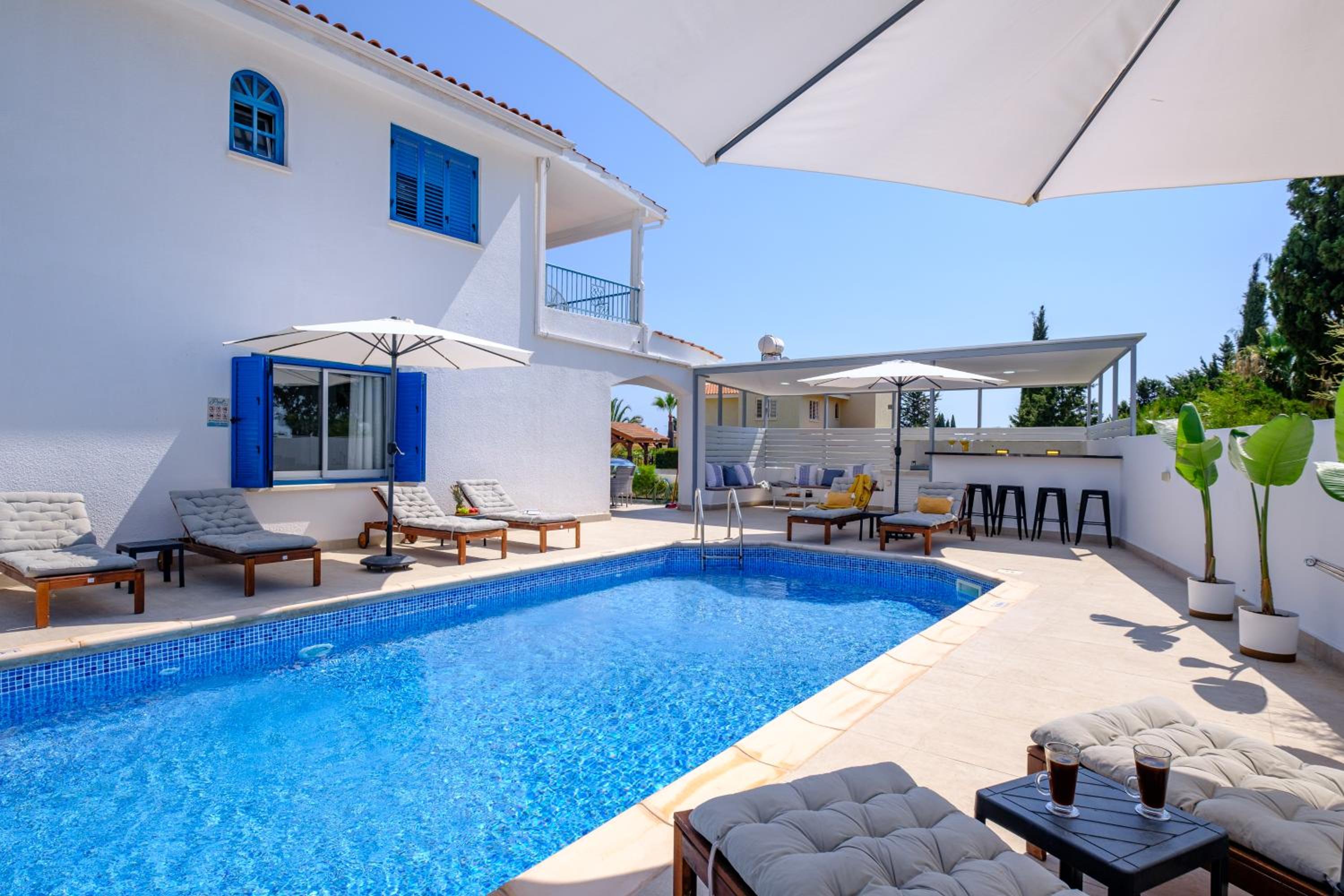 Villa photo 1