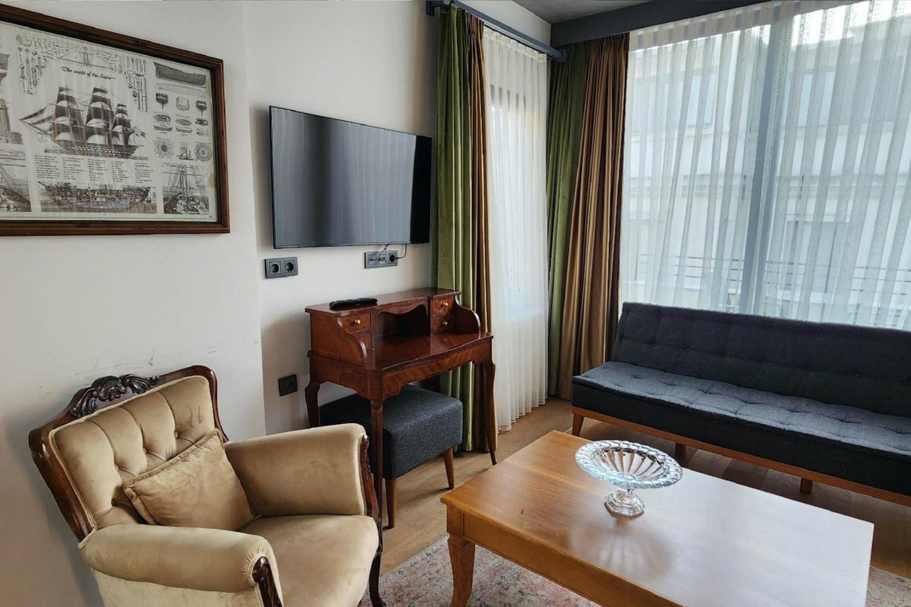 Deluxe Family Room photo 2