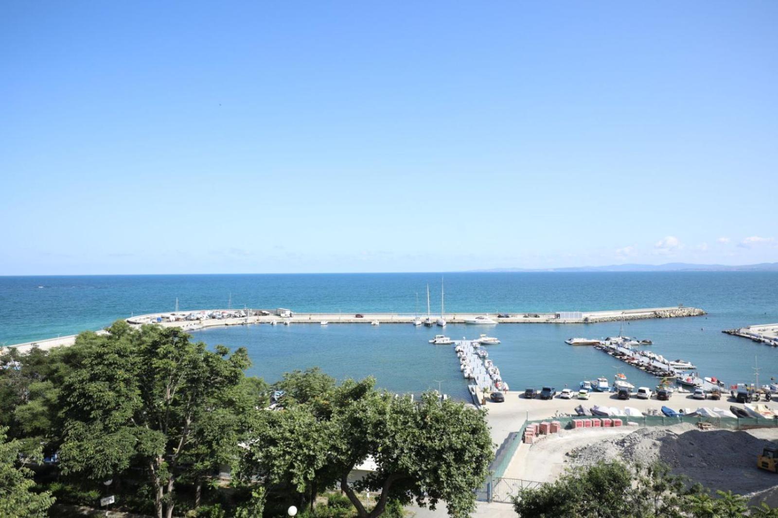 One-Bedroom Suite with Sea View photo 2