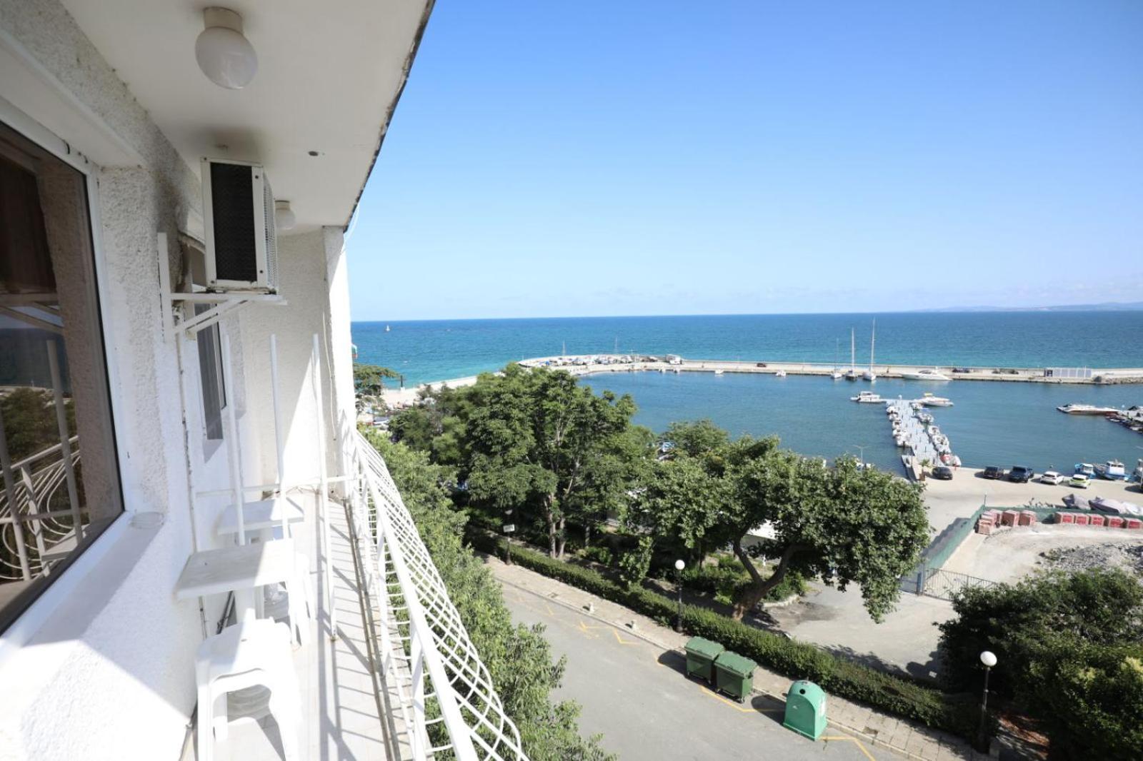 One-Bedroom Suite with Sea View photo 1