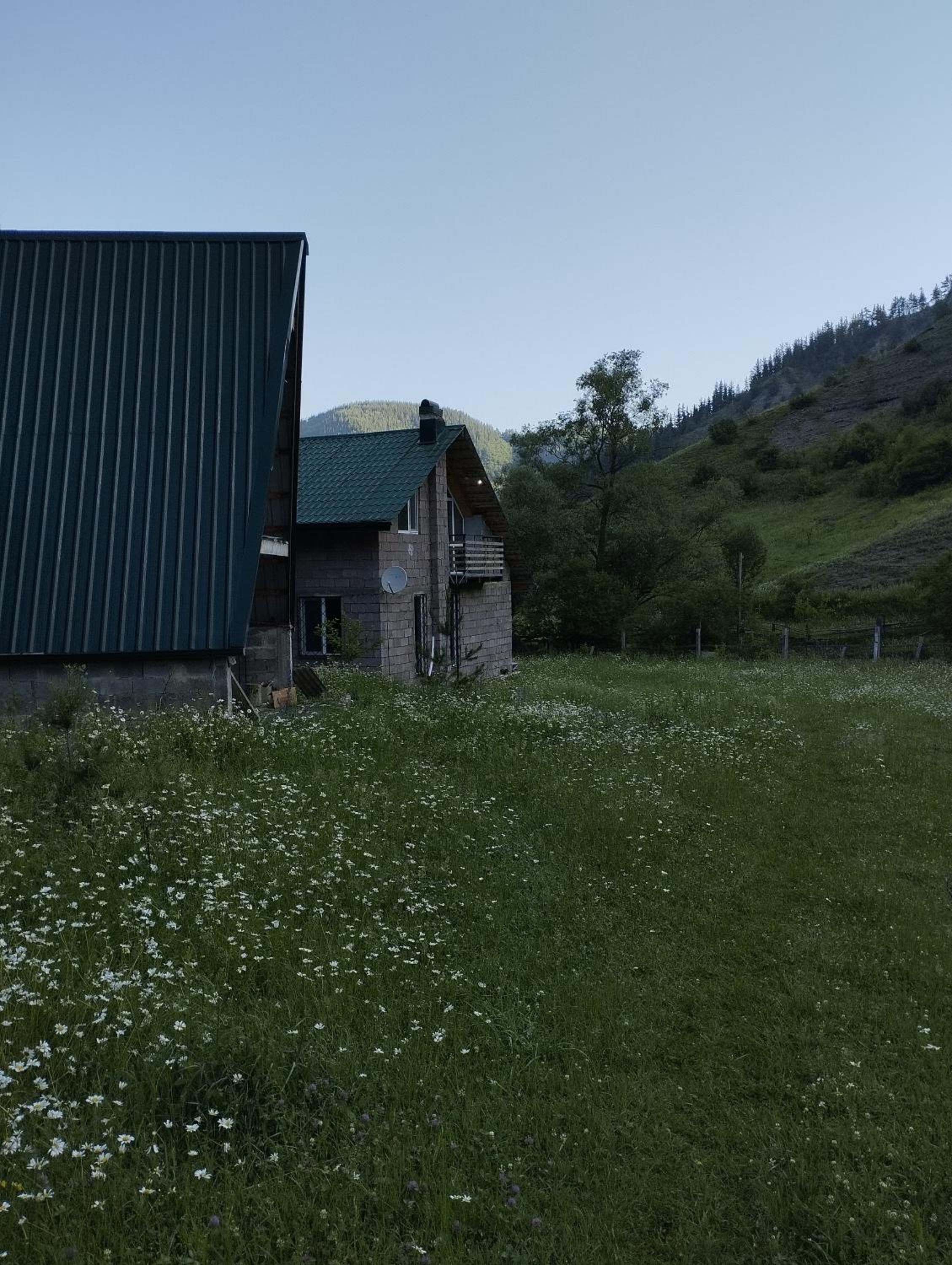 Three-Bedroom Apartment with Mountain View photo 1