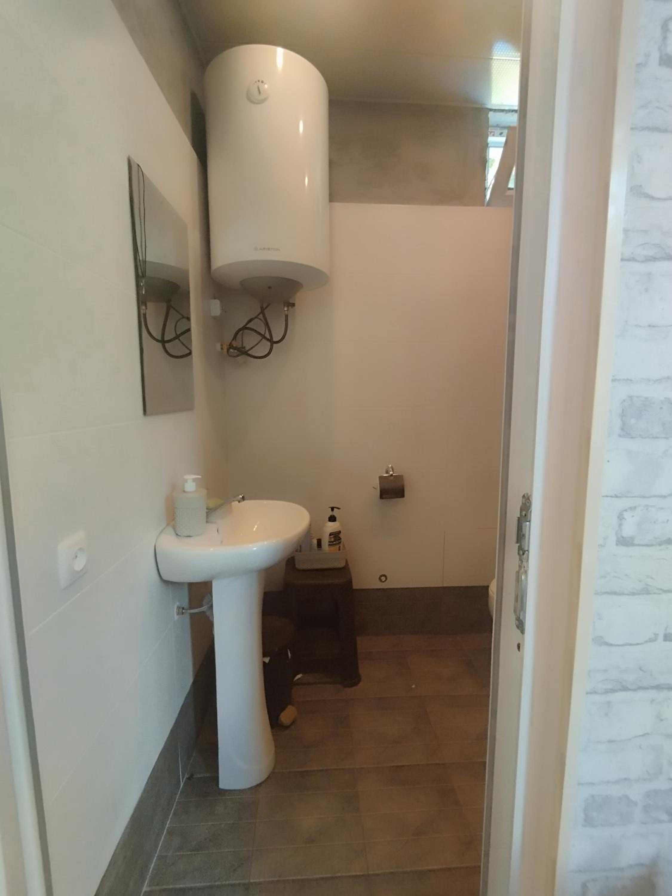 Three-Bedroom Apartment with Mountain View photo 2