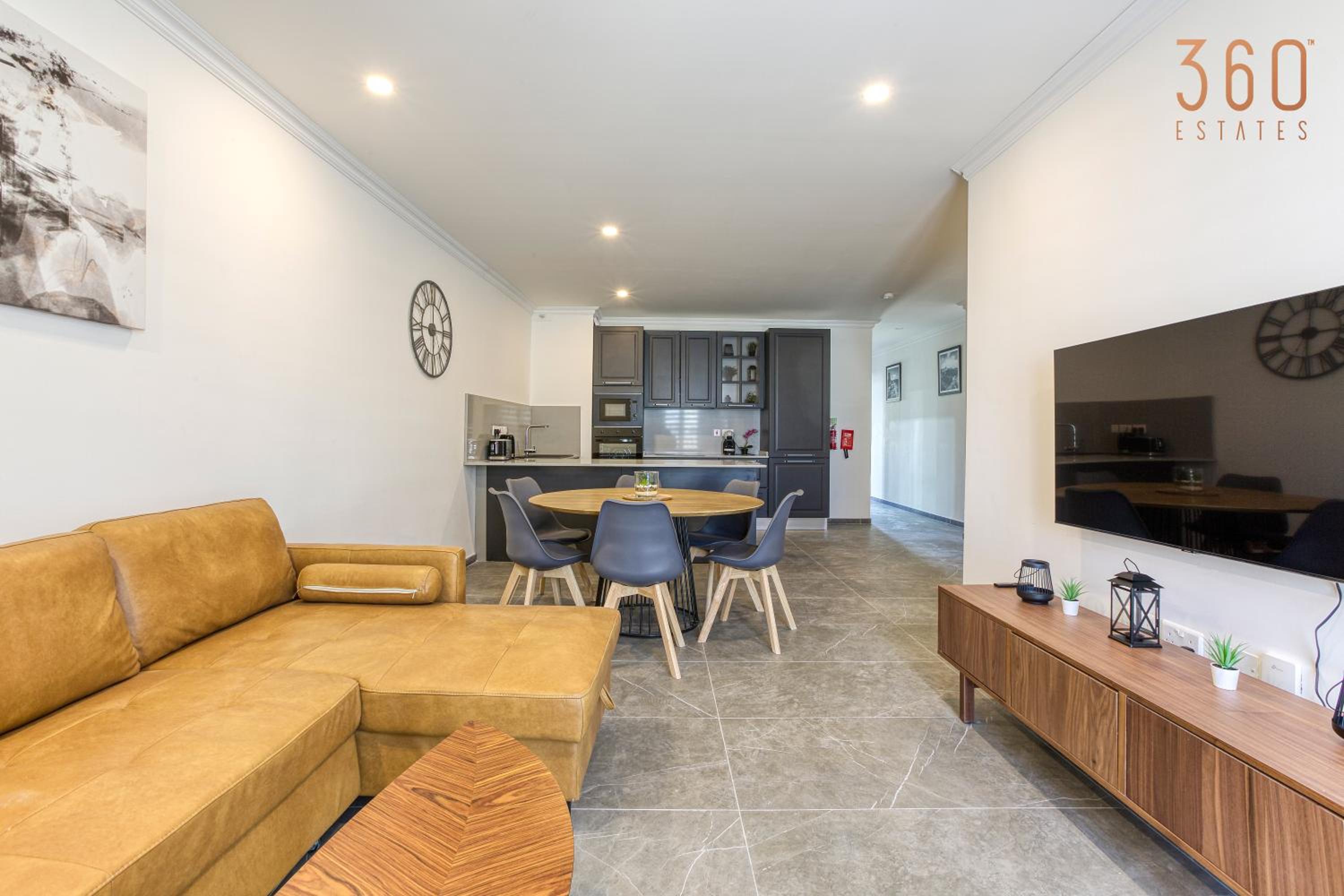 Three-Bedroom Apartment photo 2
