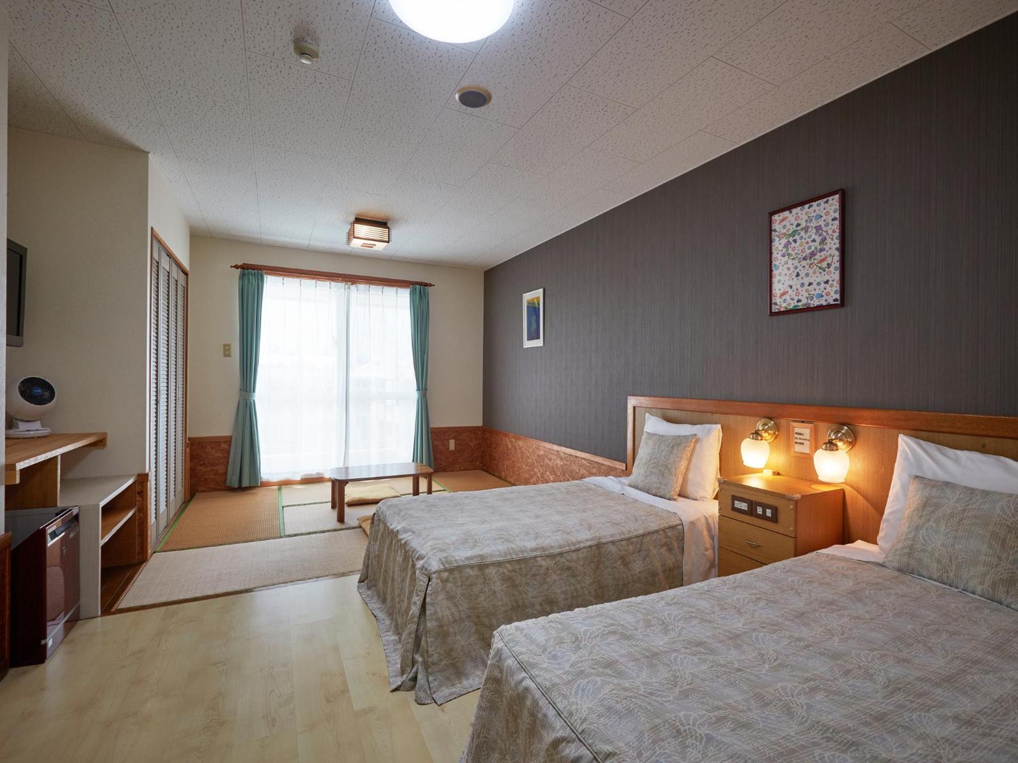 Japanese-Western Style Room (Main Building) - No View Specified photo 1