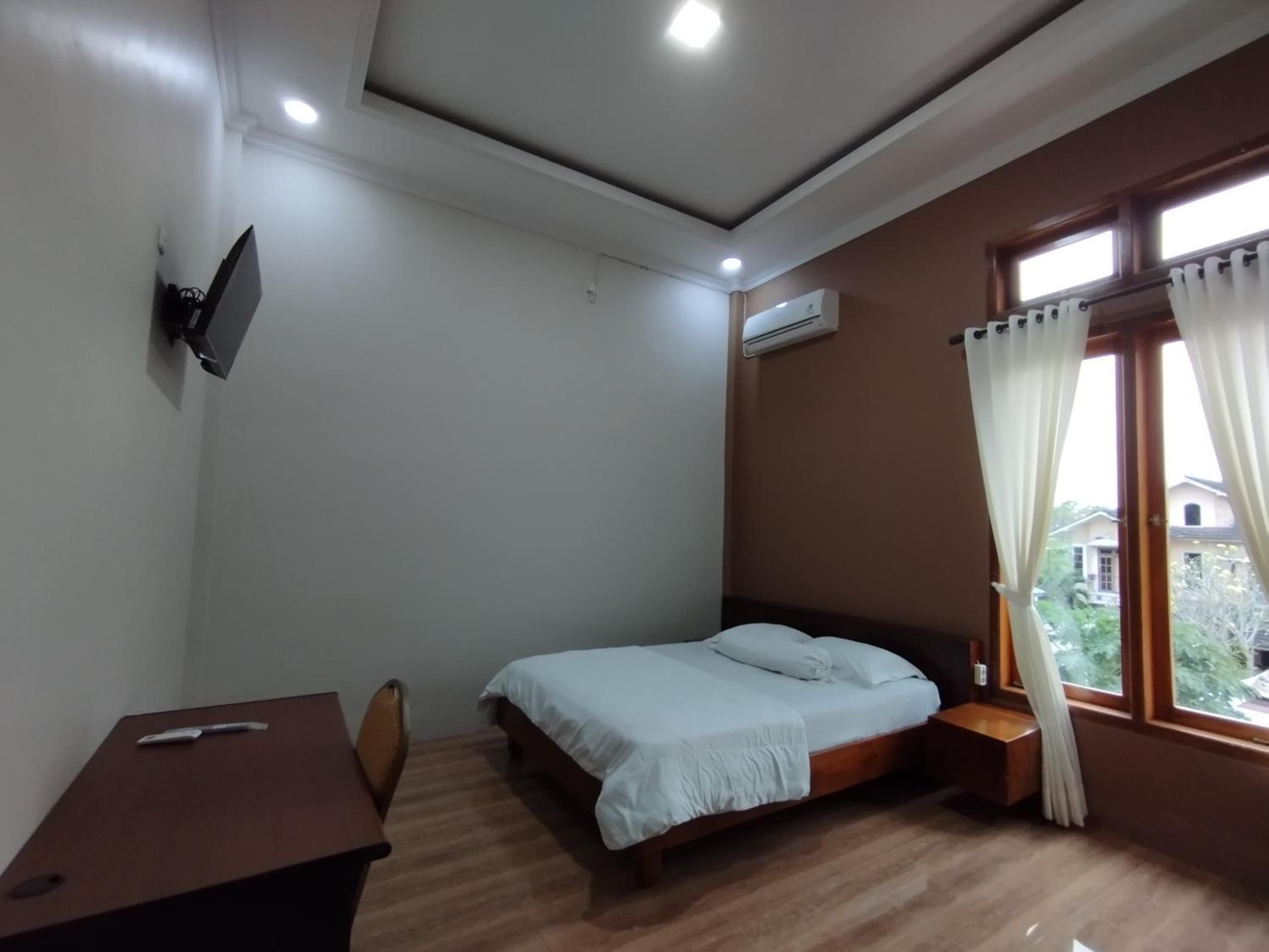 Standard Queen Room - Photo 2