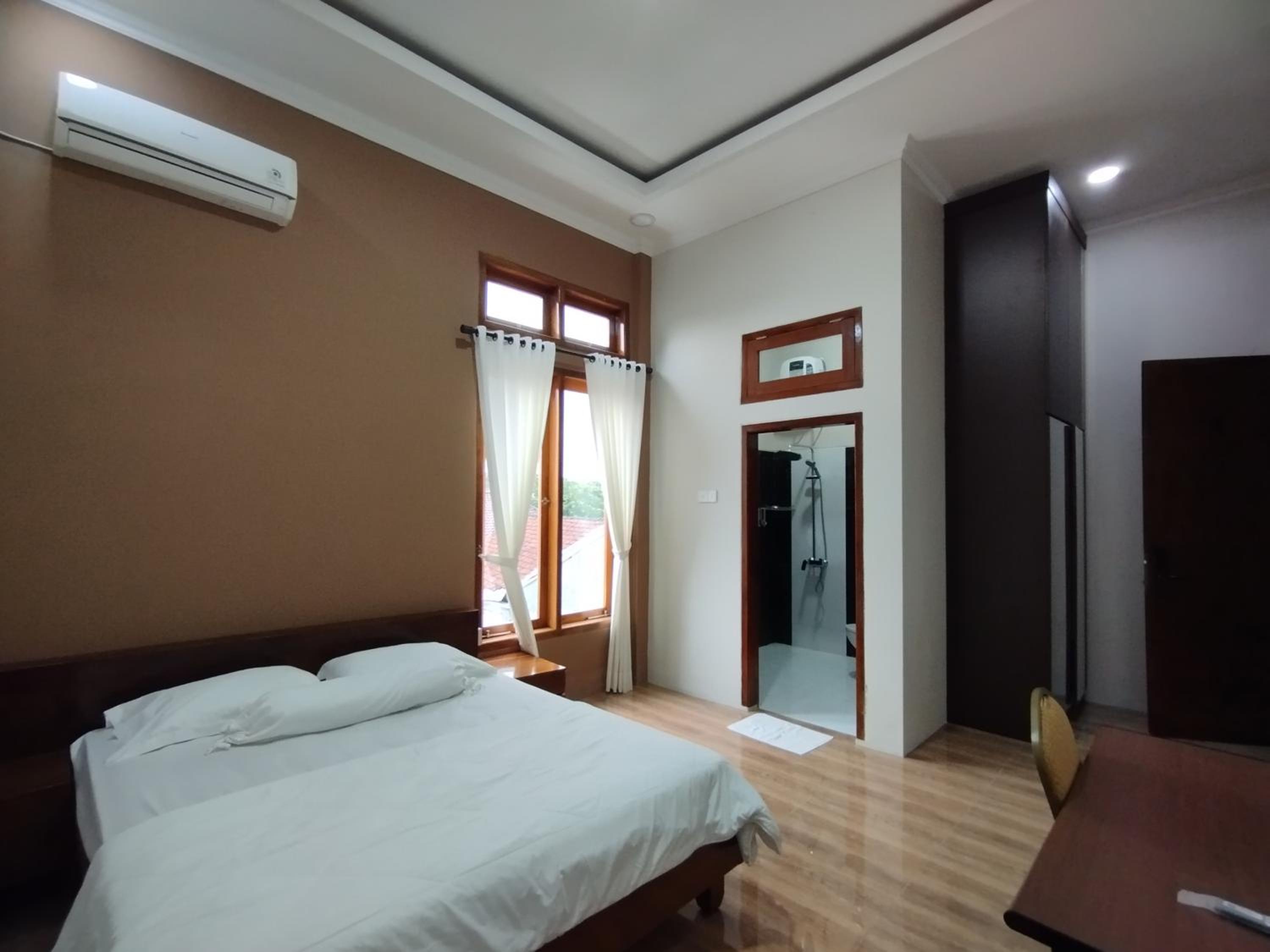 Standard Queen Room - Photo 5