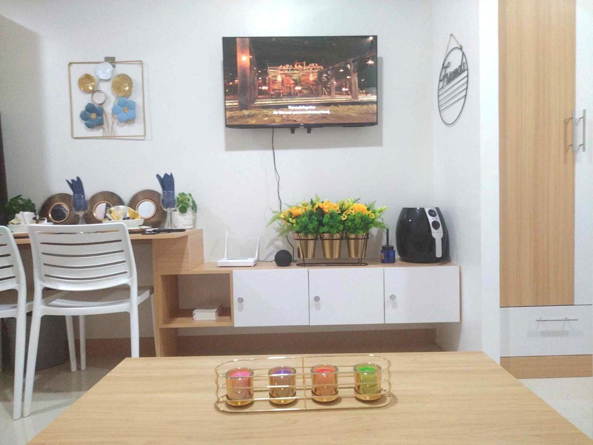 Apartment with Balcony photo 2