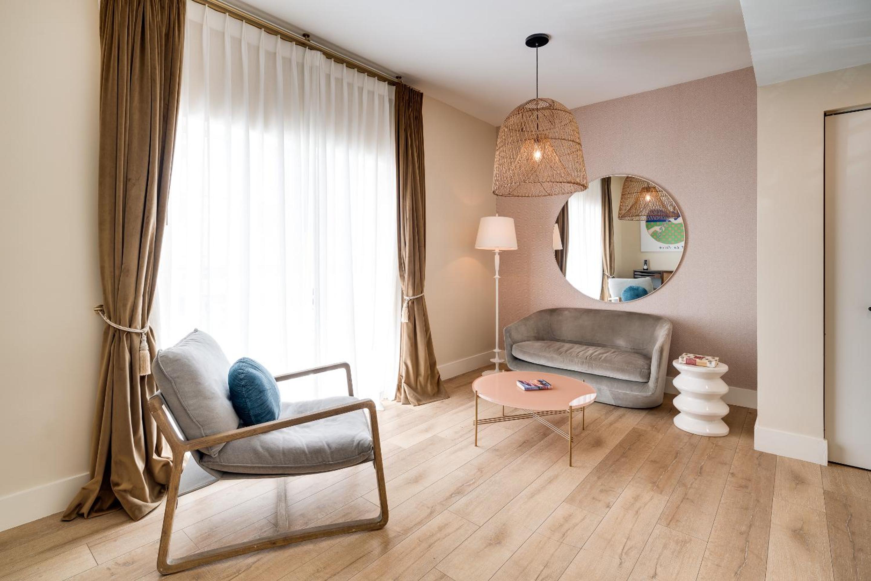 One Bedroom Queen Suite Accessible