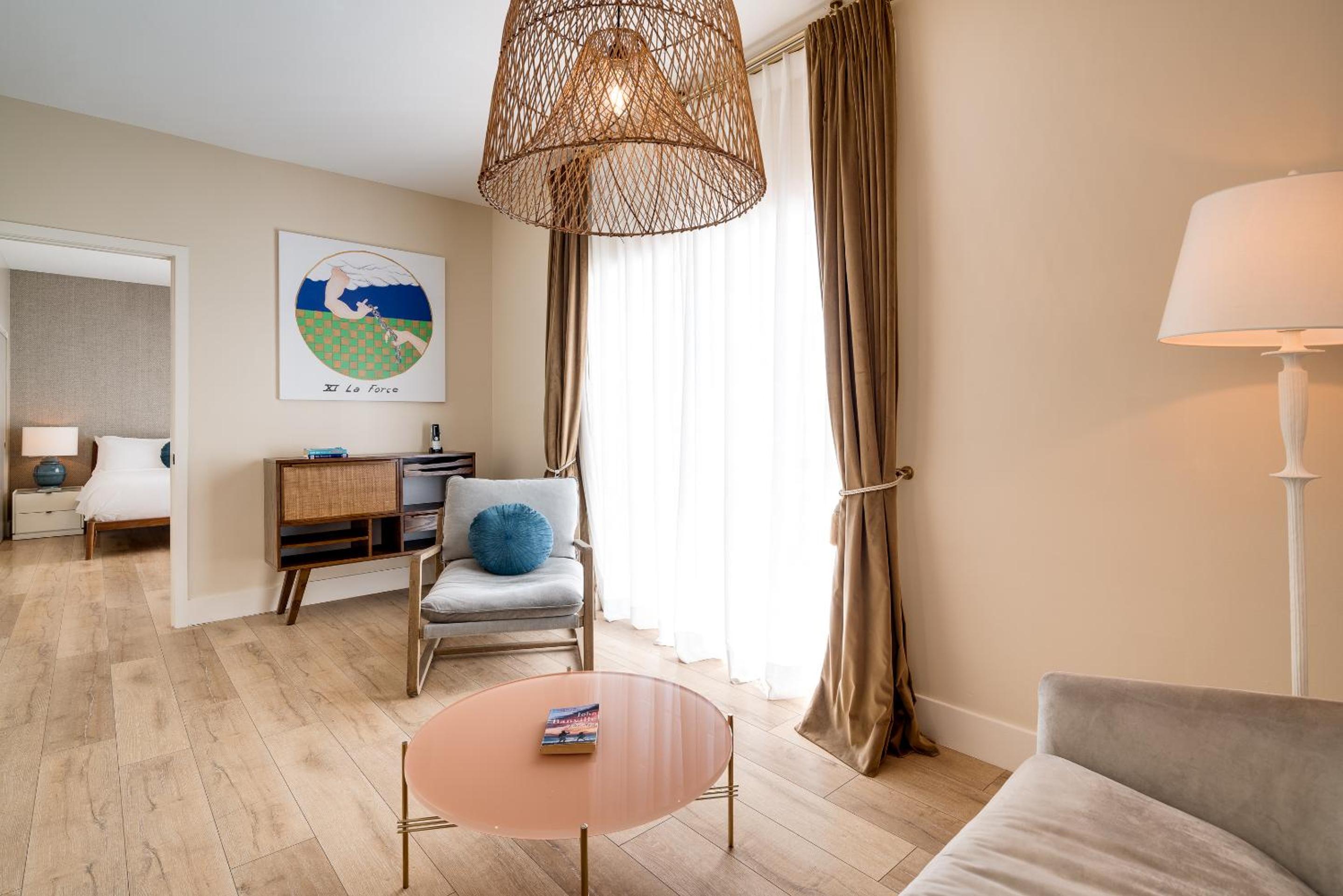 One Bedroom Queen Suite Accessible