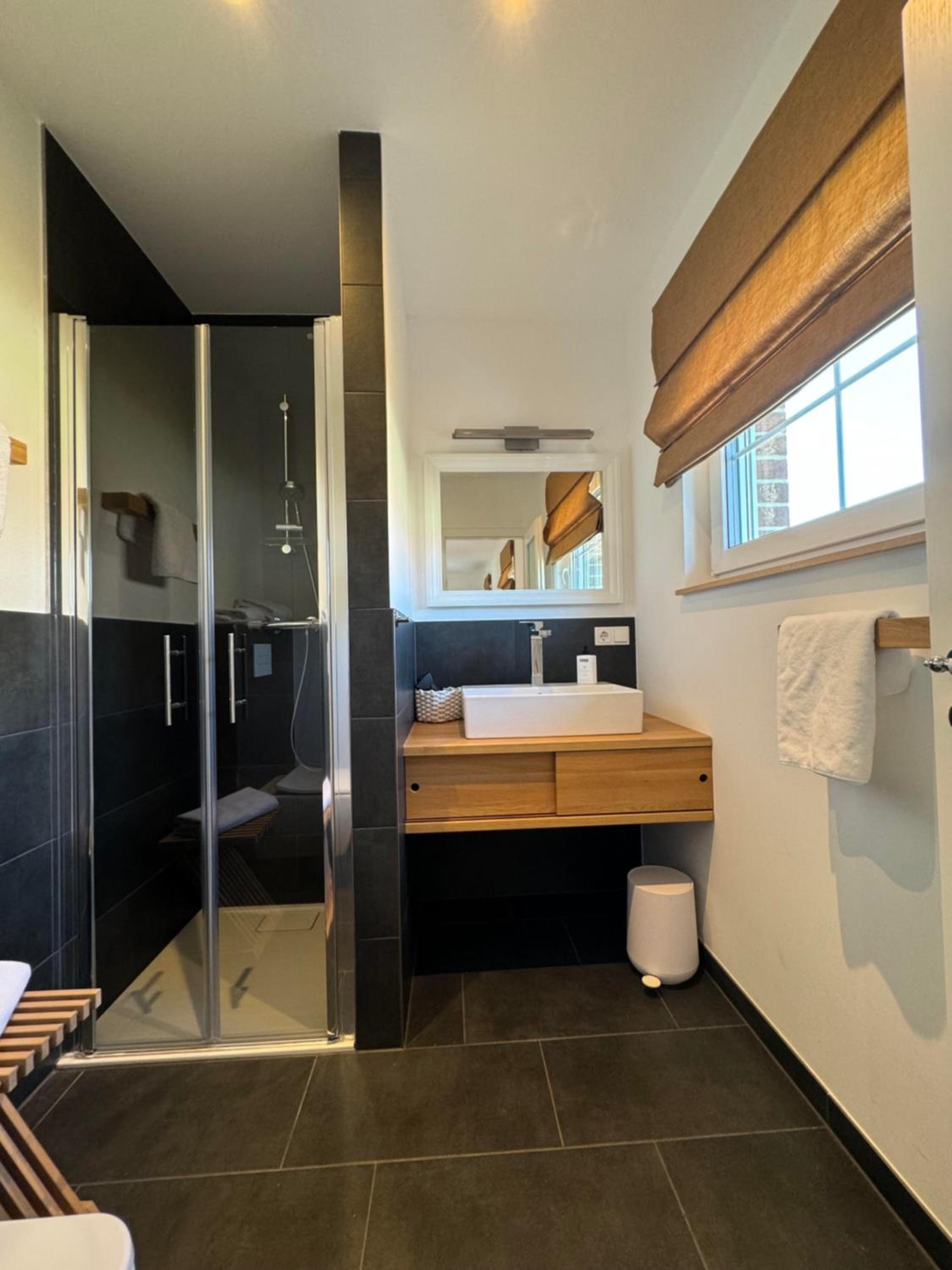One-Bedroom Apartment with Shower photo 3