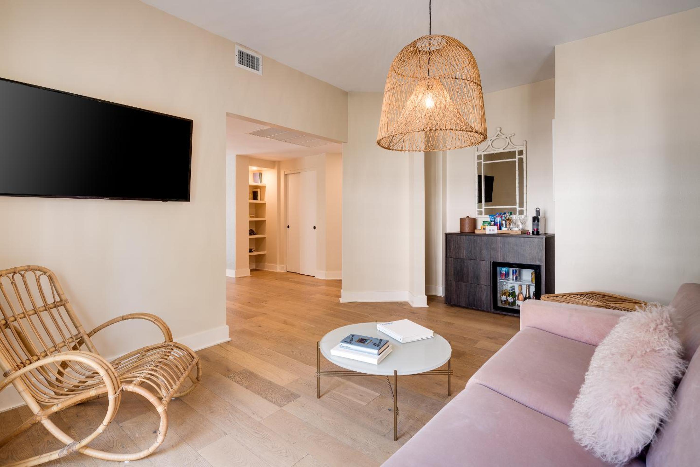 Junior Ocean Front King Suite with Balcony