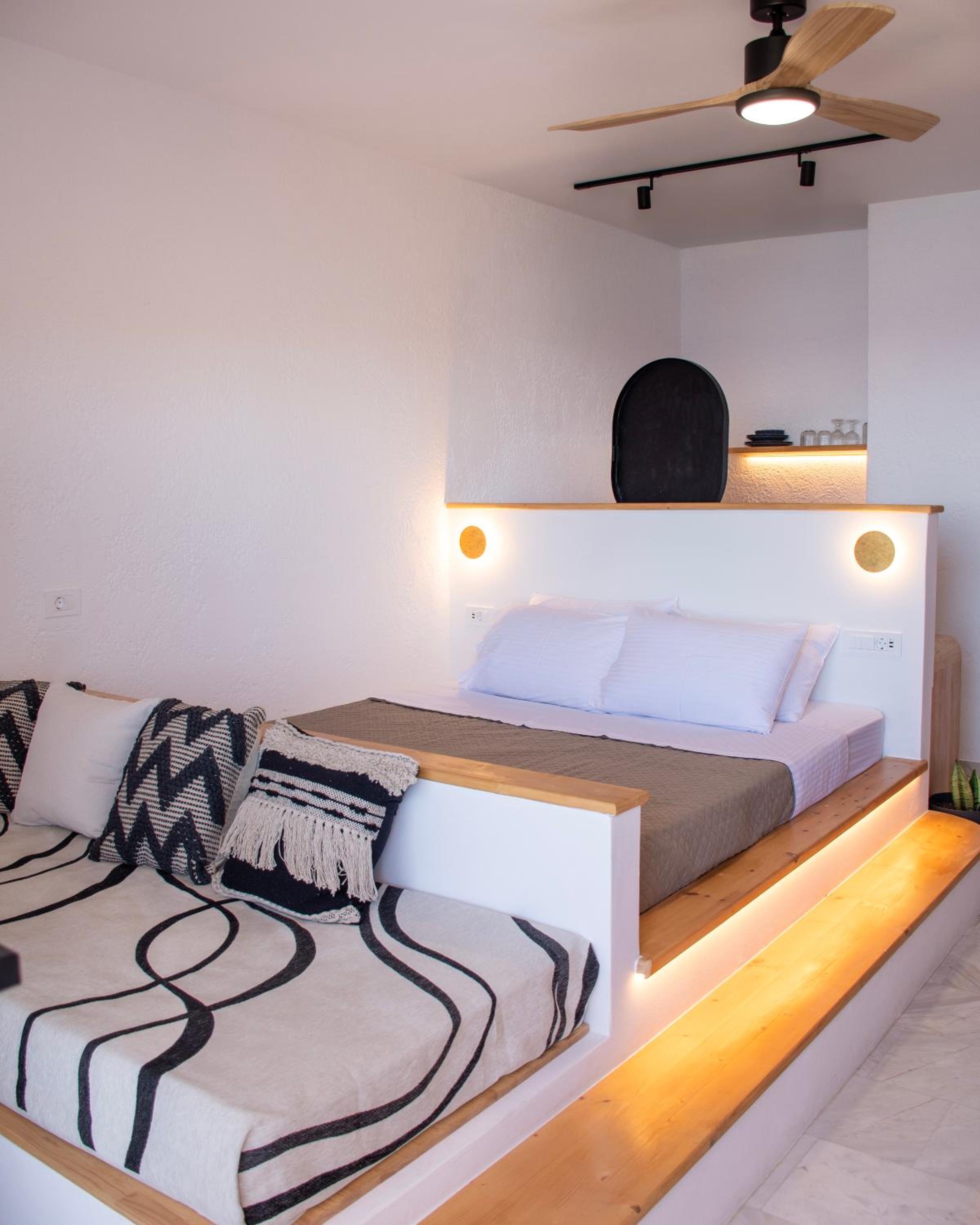 Deluxe Double Room with Balcony and Sea View photo 3