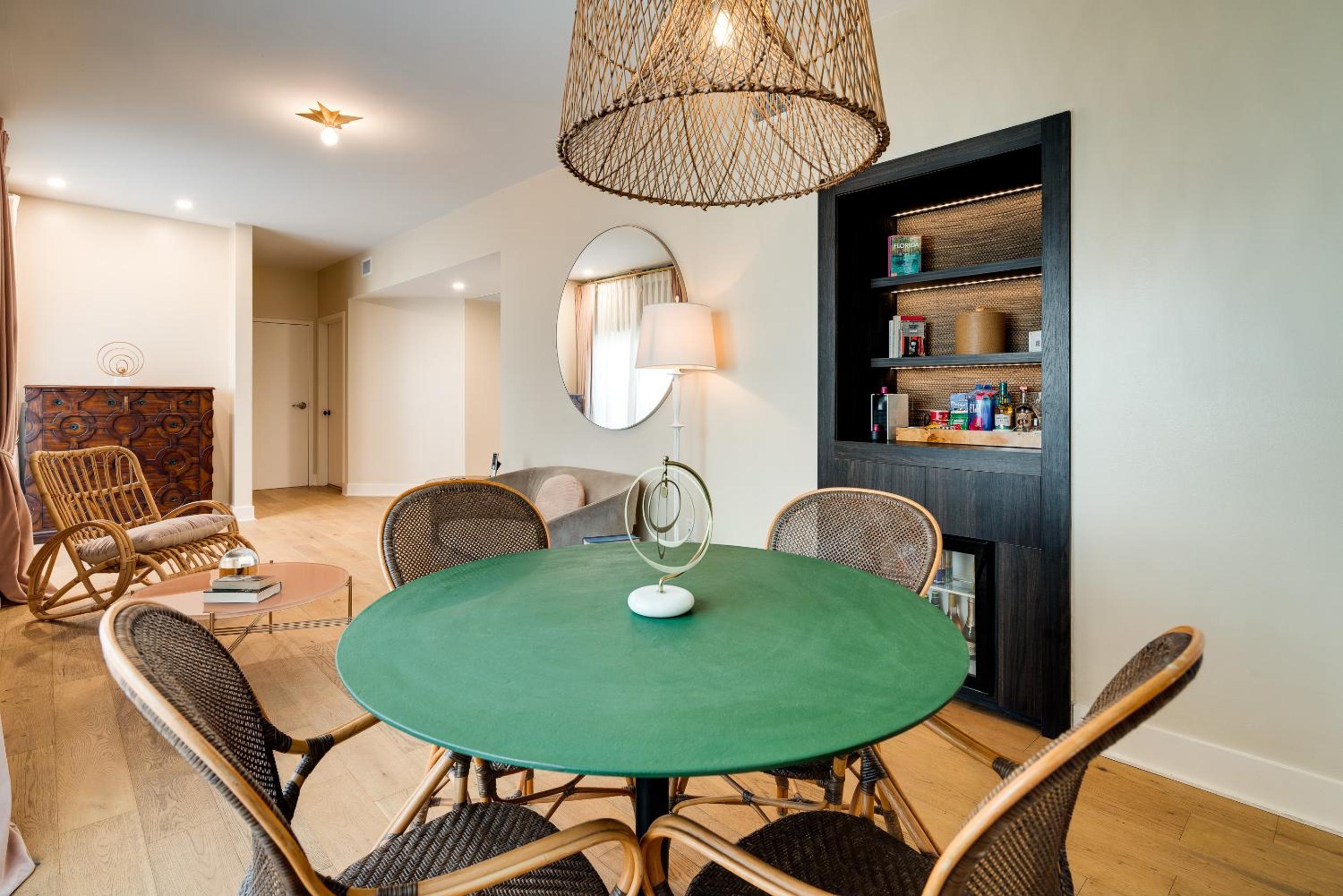 Grand One Bedroom Queen Suite