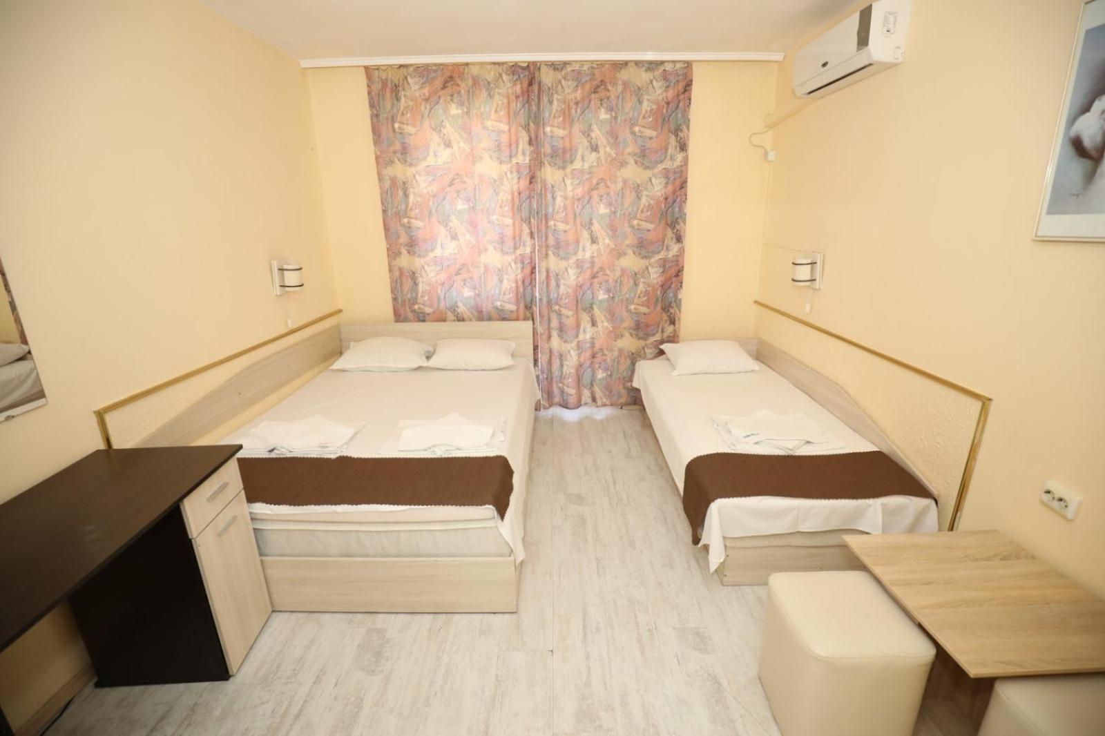 Double or Twin Room with Sea View photo 3