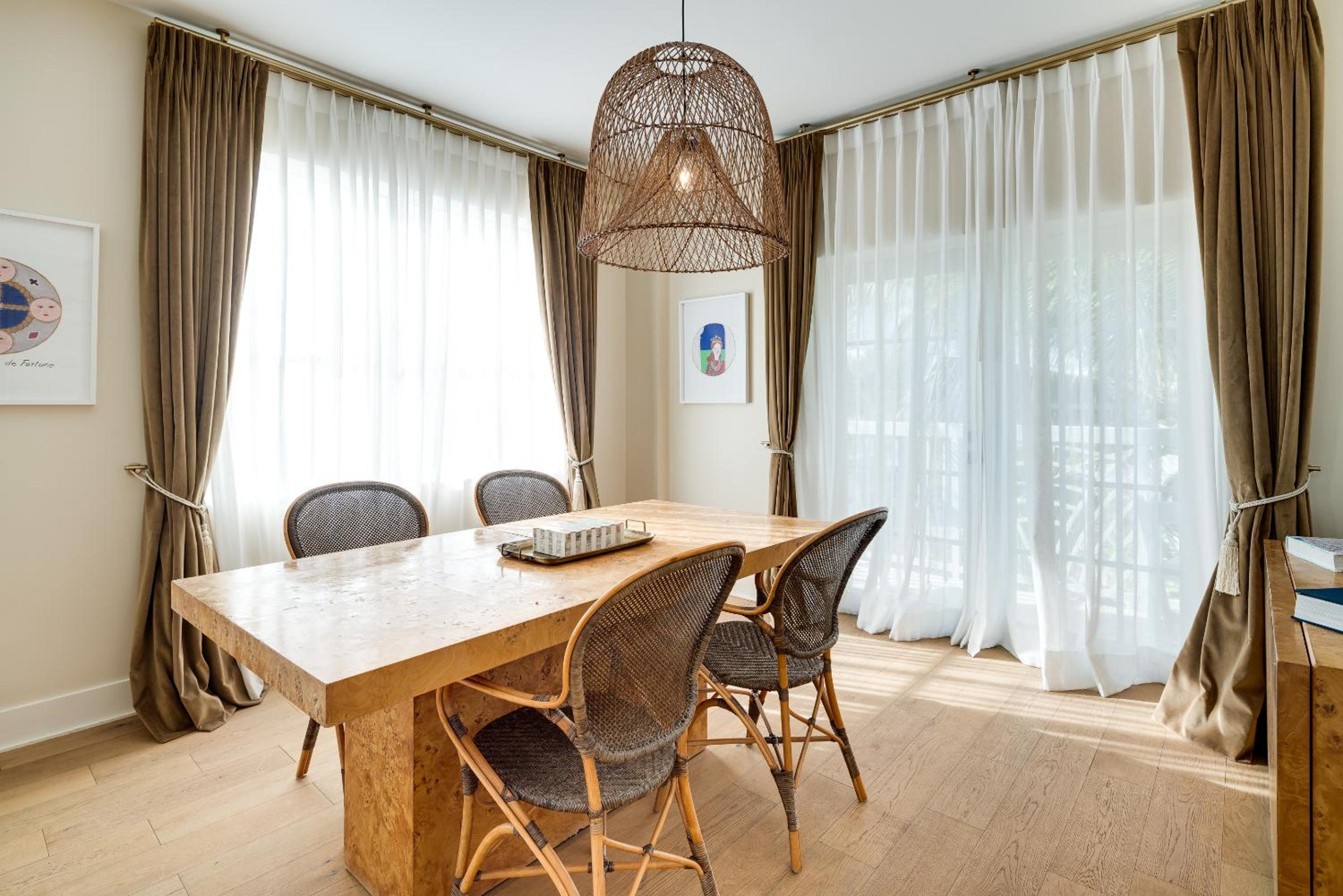 Grand One Bedroom King Suite with Balcony thumbnail 5
