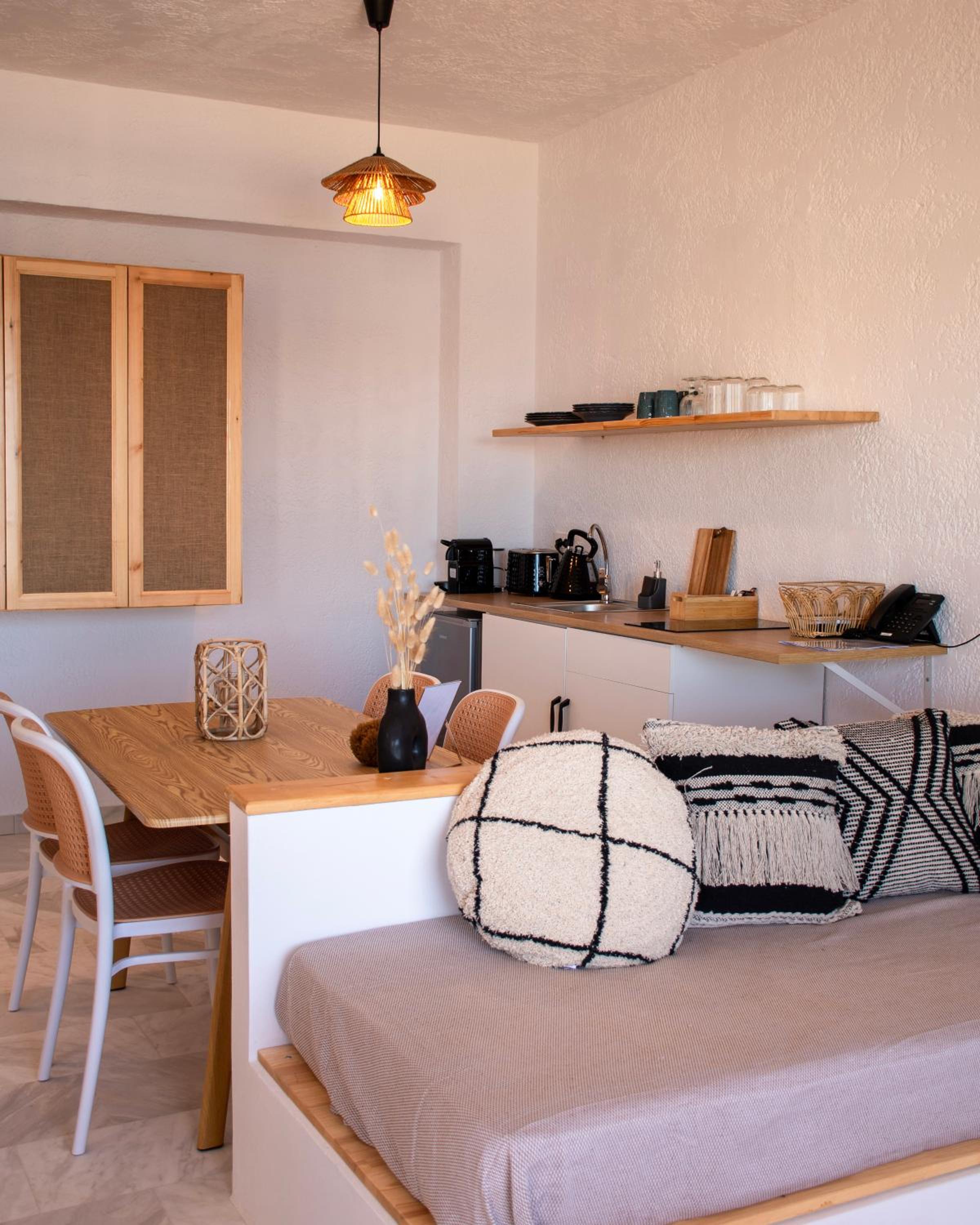 Deluxe Triple Room with Sea View photo 3
