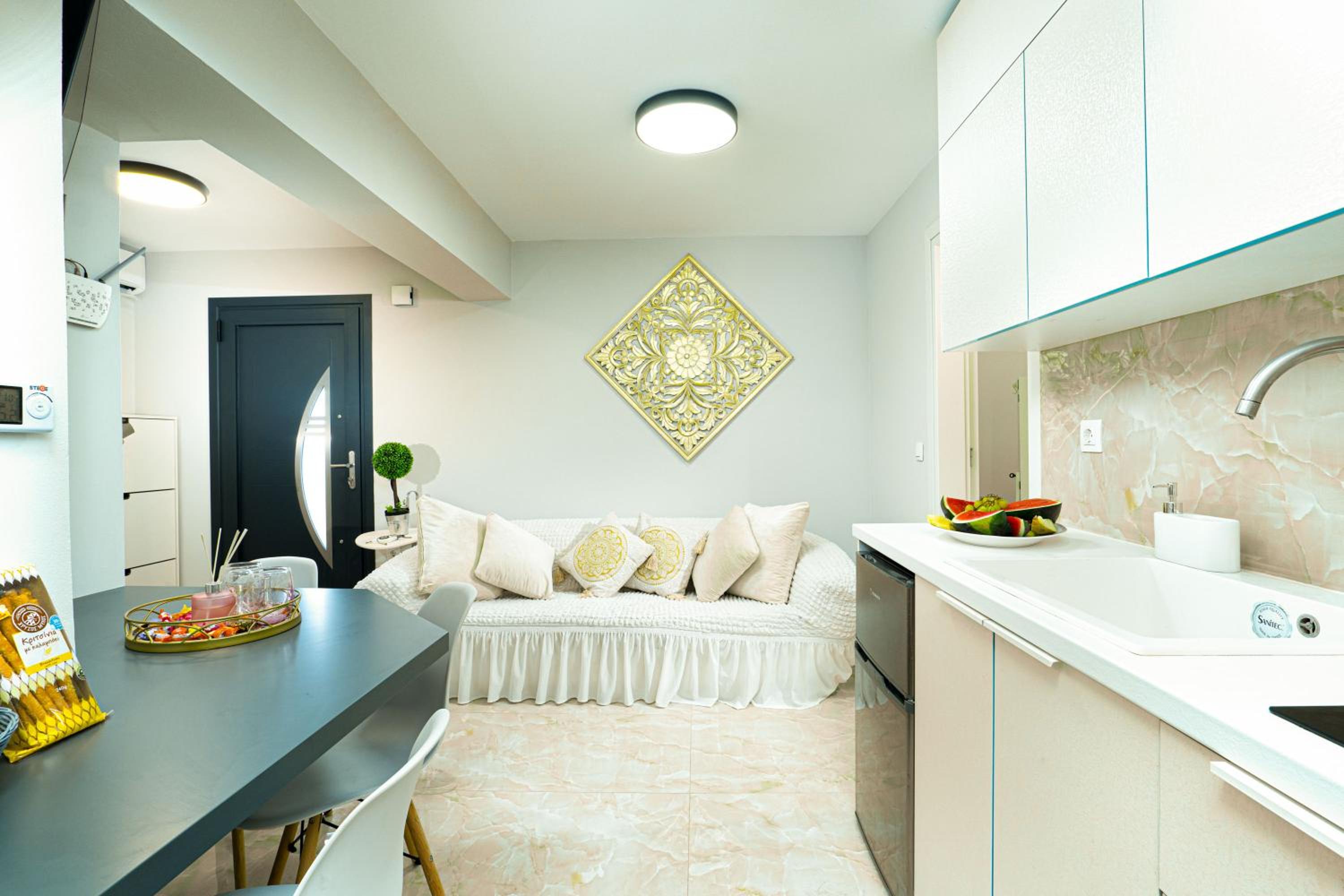 One-Bedroom Apartment photo 1