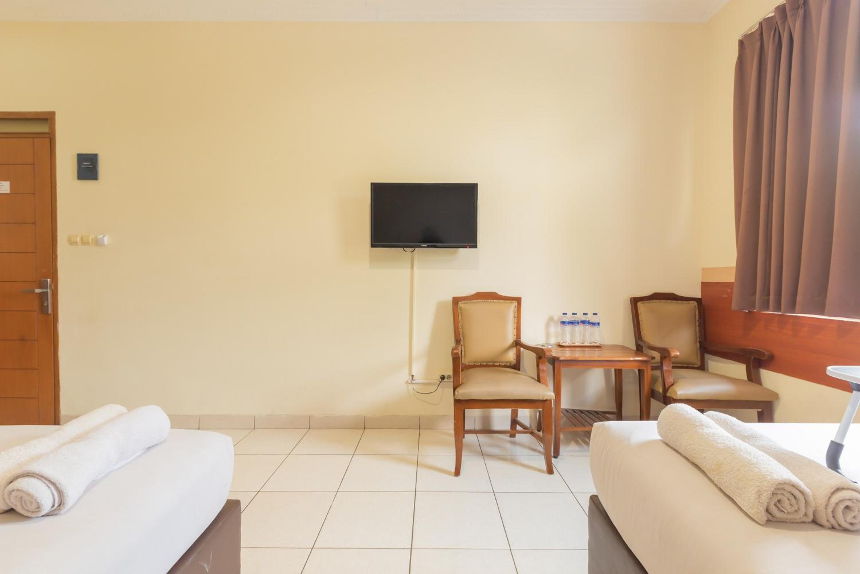 Family Room - Photo 9